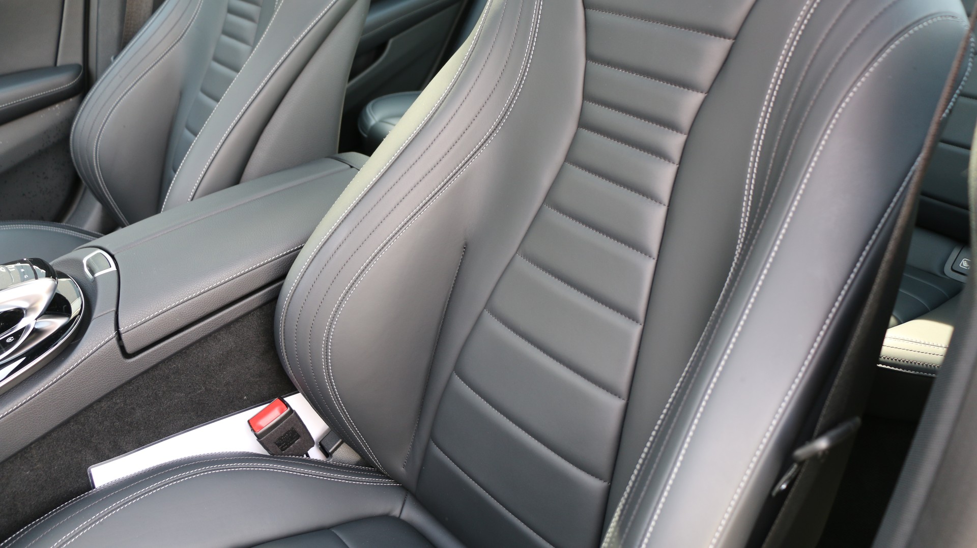 MERCEDES-BENZ E 250 AMG Line-image-7