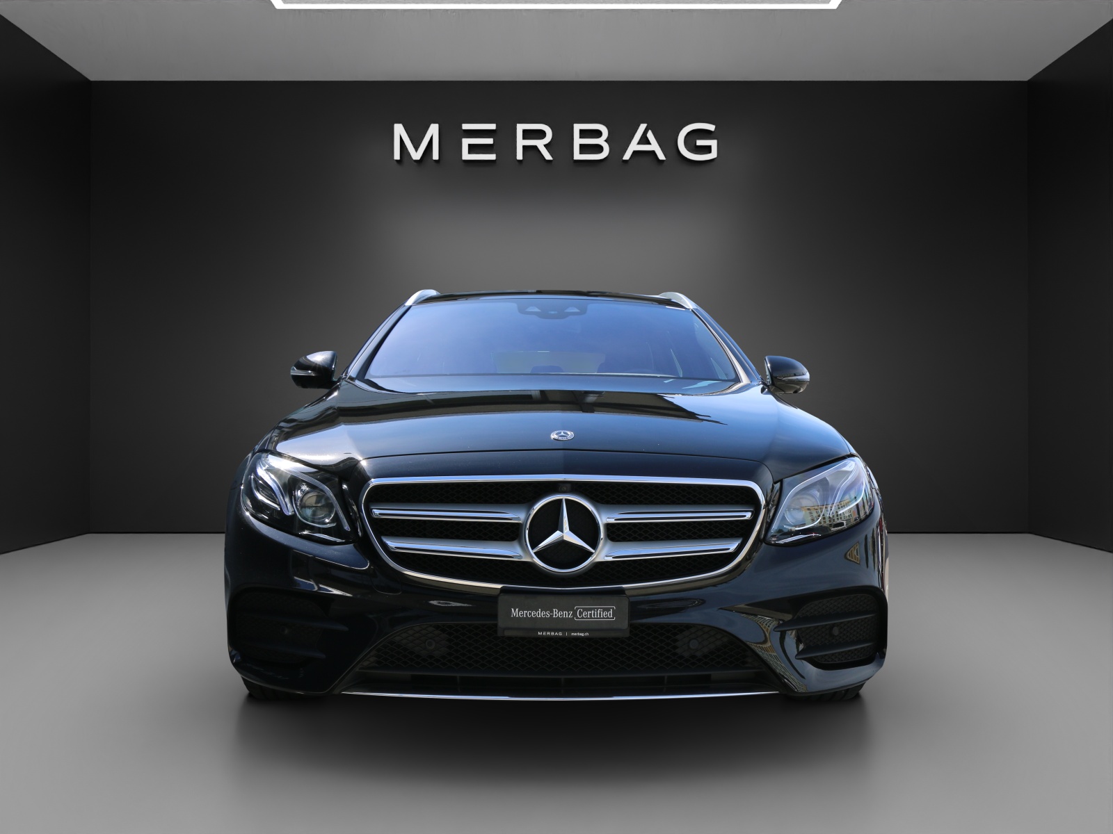 MERCEDES-BENZ E 250 AMG Line-image-15