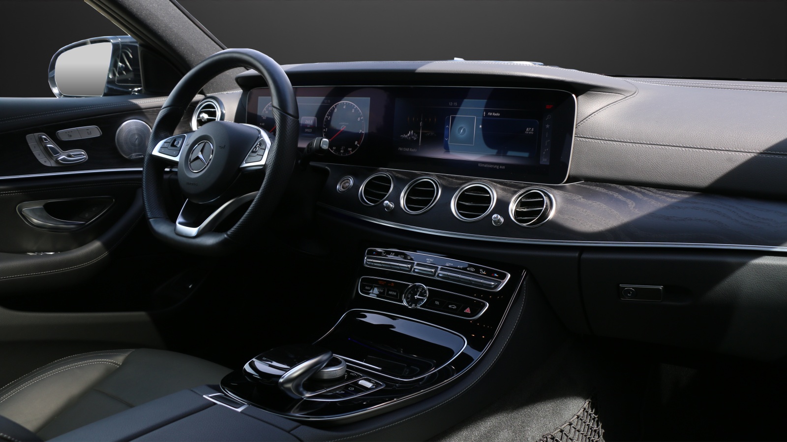 MERCEDES-BENZ E 250 AMG Line-image-5