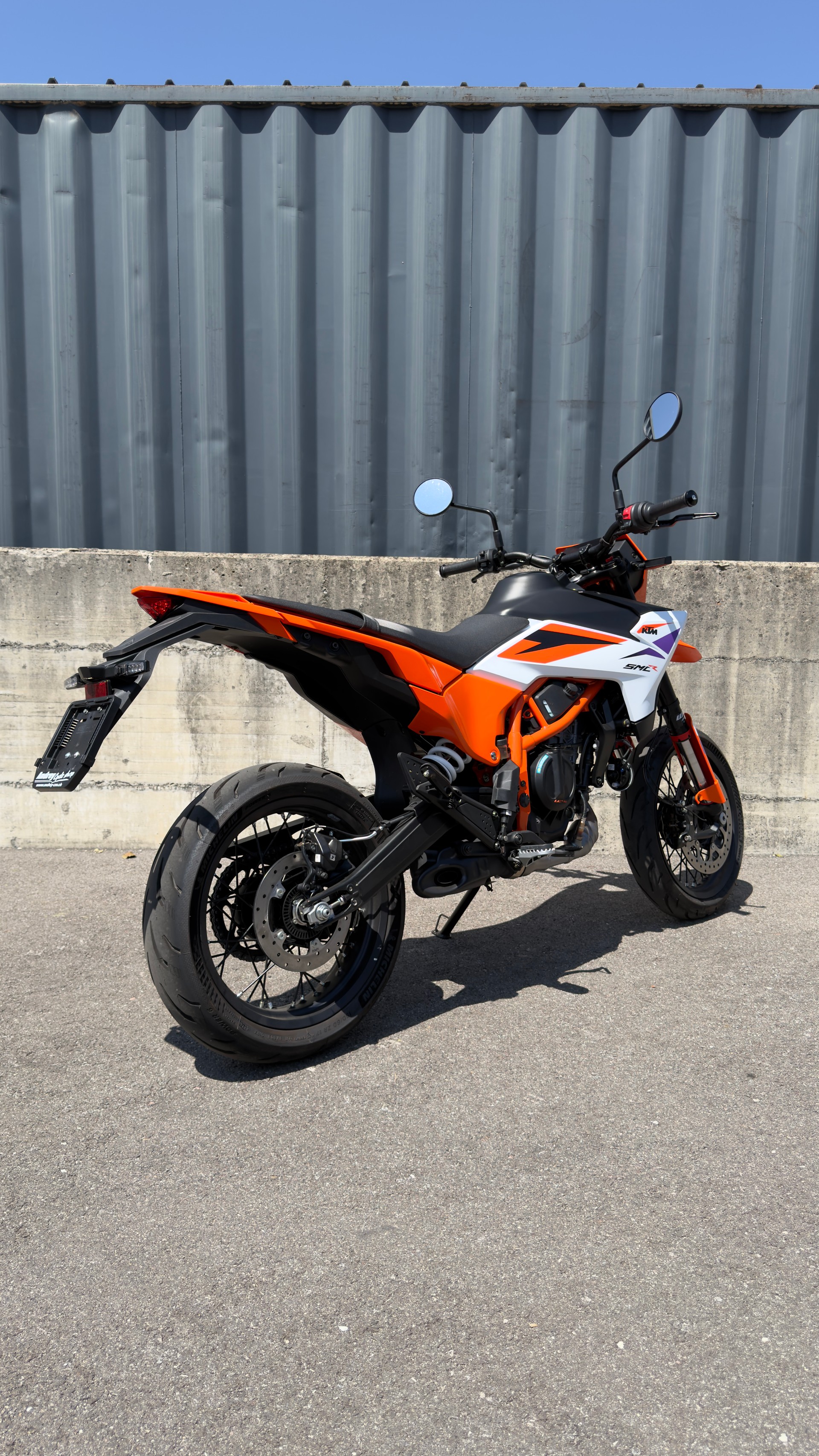 KTM 390 SMC R-showroom-element-2
