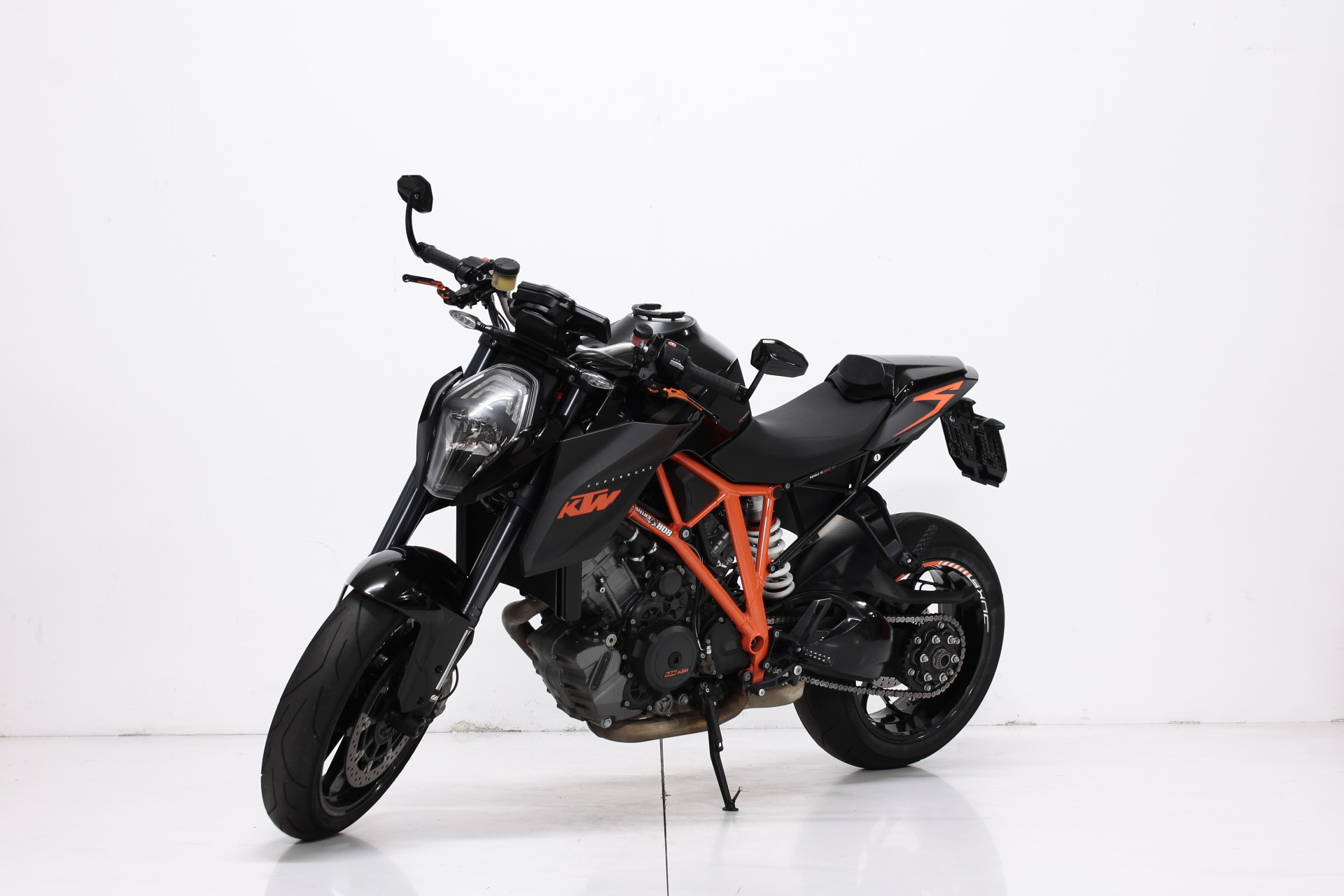 KTM 1290 Super Duke R-showroom-element-3