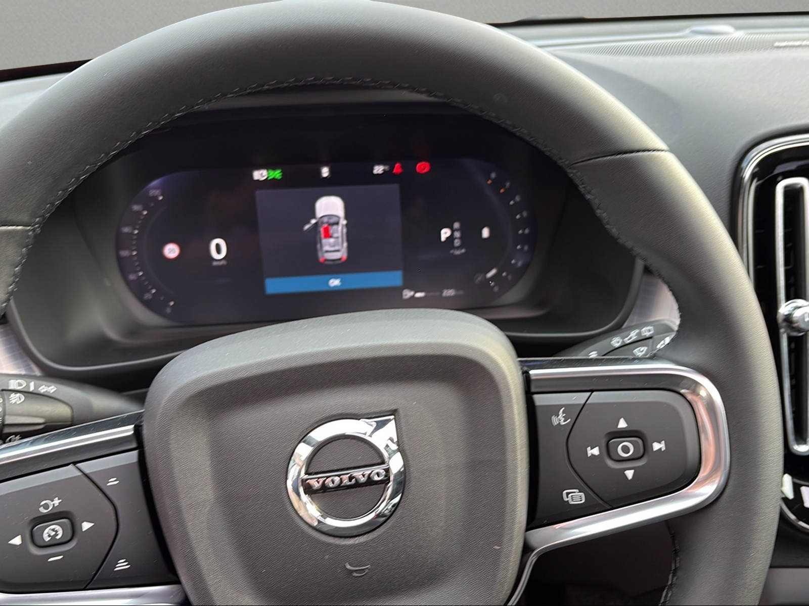 VOLVO XC40 B4 Benzin Mild Hybrid Ultra Black Edition DCT-image-11