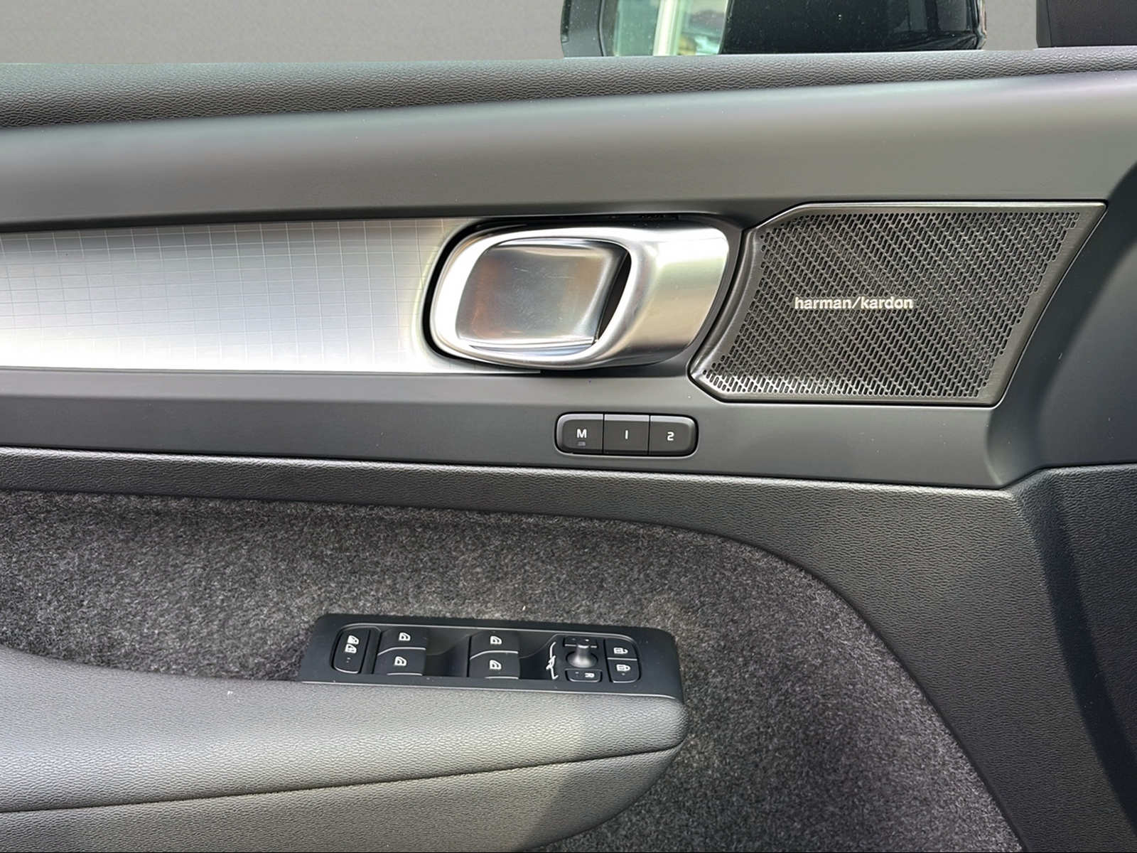VOLVO XC40 B4 Benzin Mild Hybrid Ultra Black Edition DCT-image-12