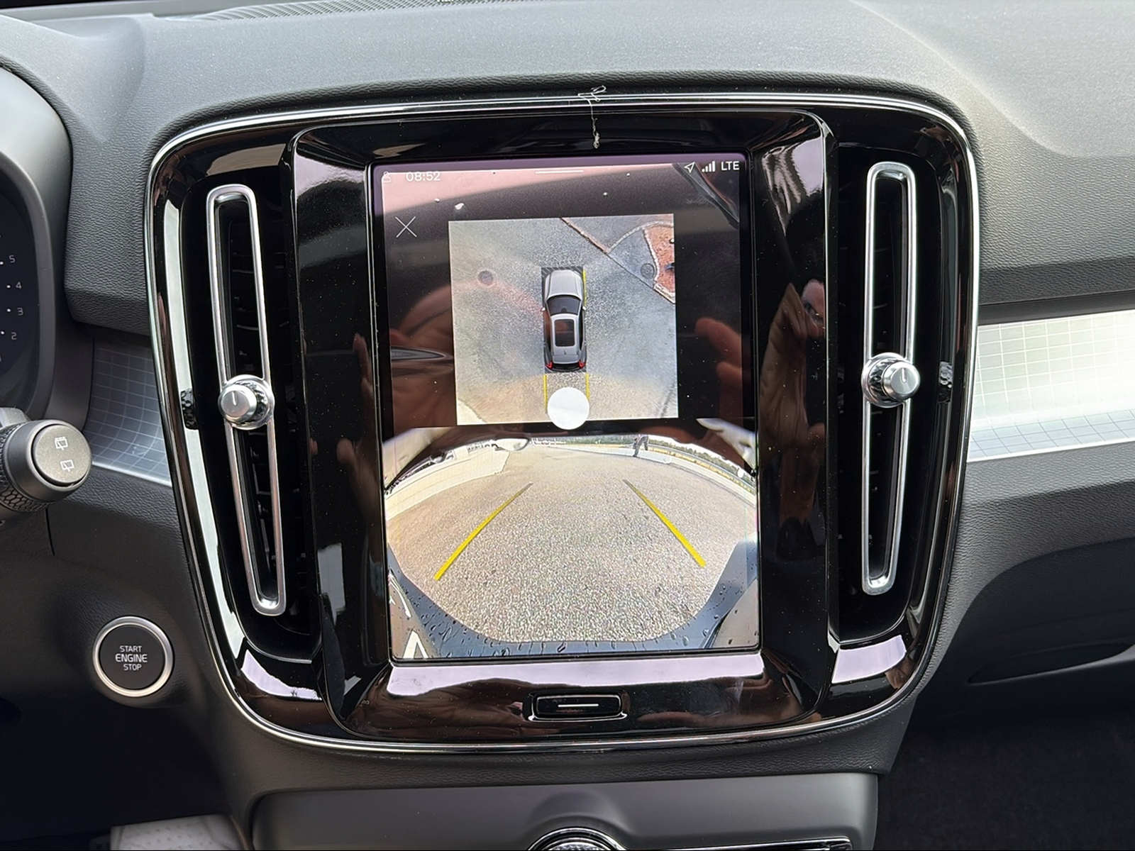 VOLVO XC40 B4 Benzin Mild Hybrid Ultra Black Edition DCT-image-4