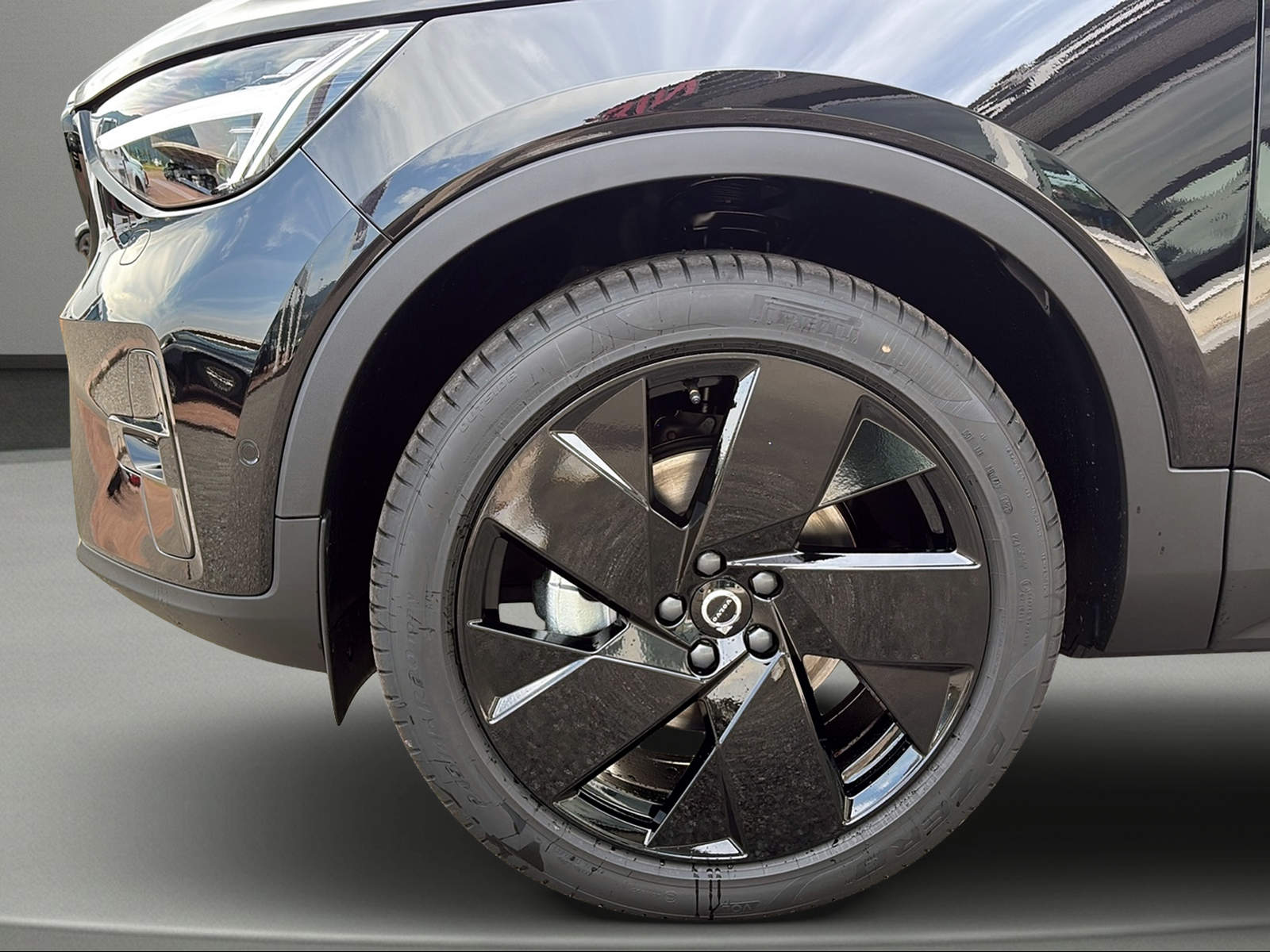 VOLVO XC40 B4 Benzin Mild Hybrid Ultra Black Edition DCT-image-2