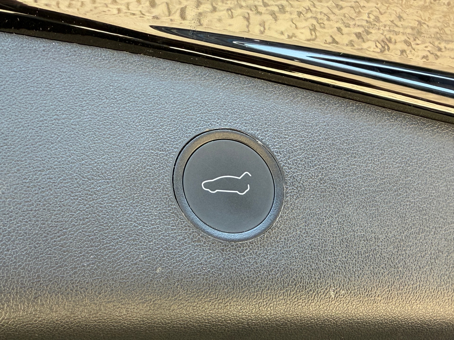TESLA Model 3 Performance D-image-12