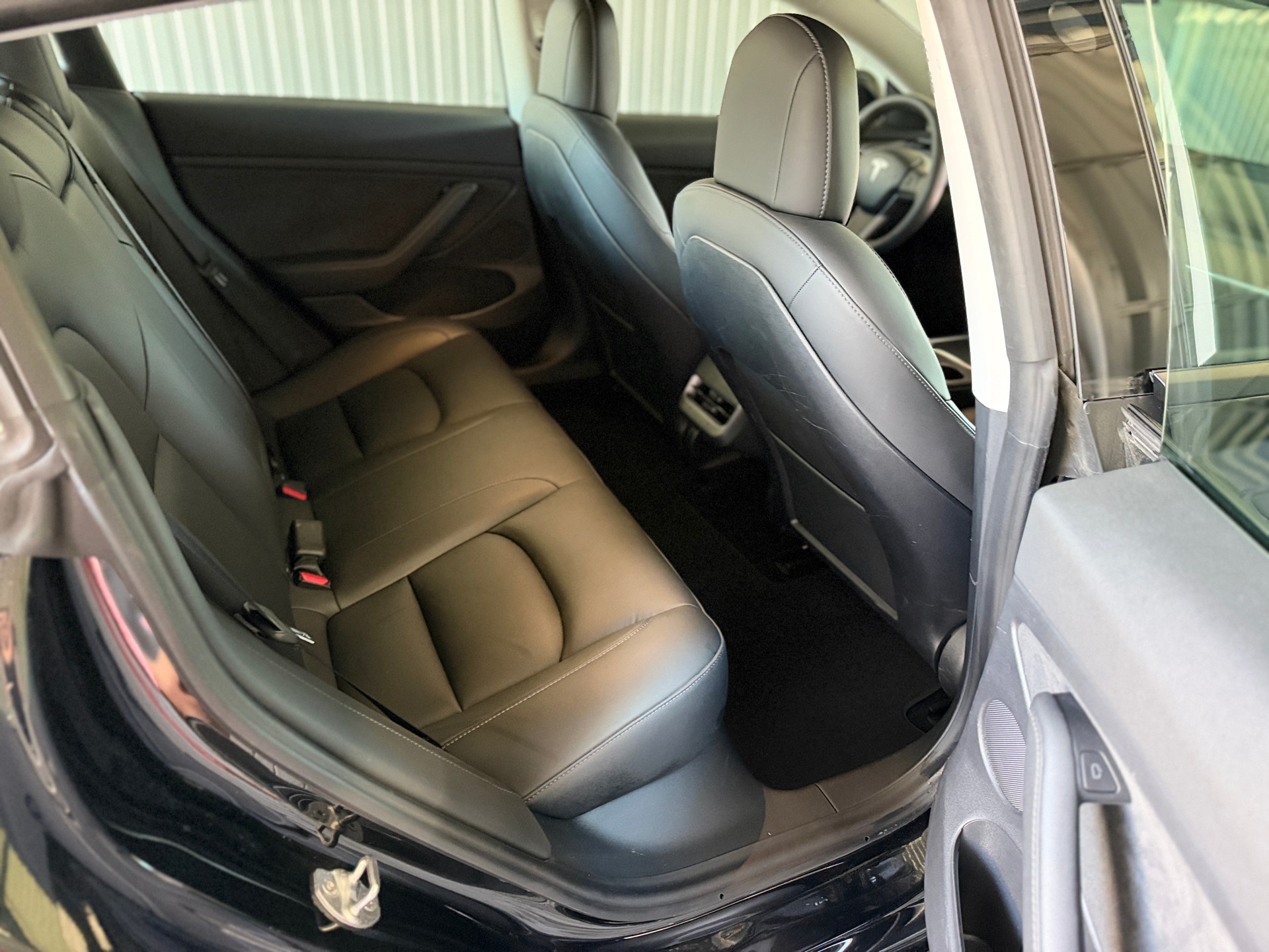 TESLA Model 3 Performance D-image-10