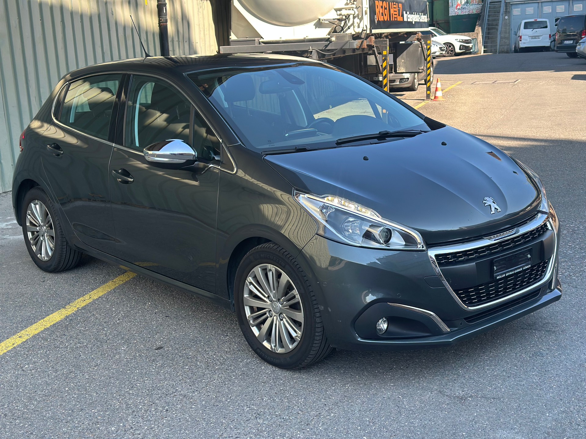PEUGEOT 208 1.2 PureTech Active EAT6-image-1