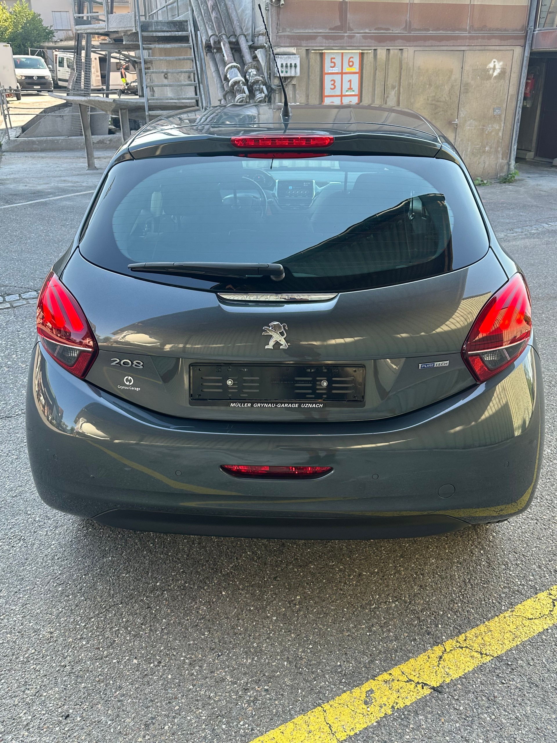 PEUGEOT 208 1.2 PureTech Active EAT6-image-5