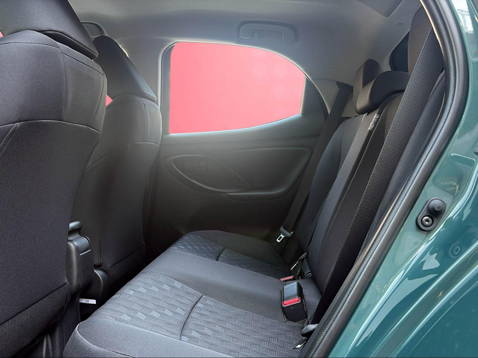 TOYOTA Yaris 1.5 VVT-i HSD Comfort-image-6