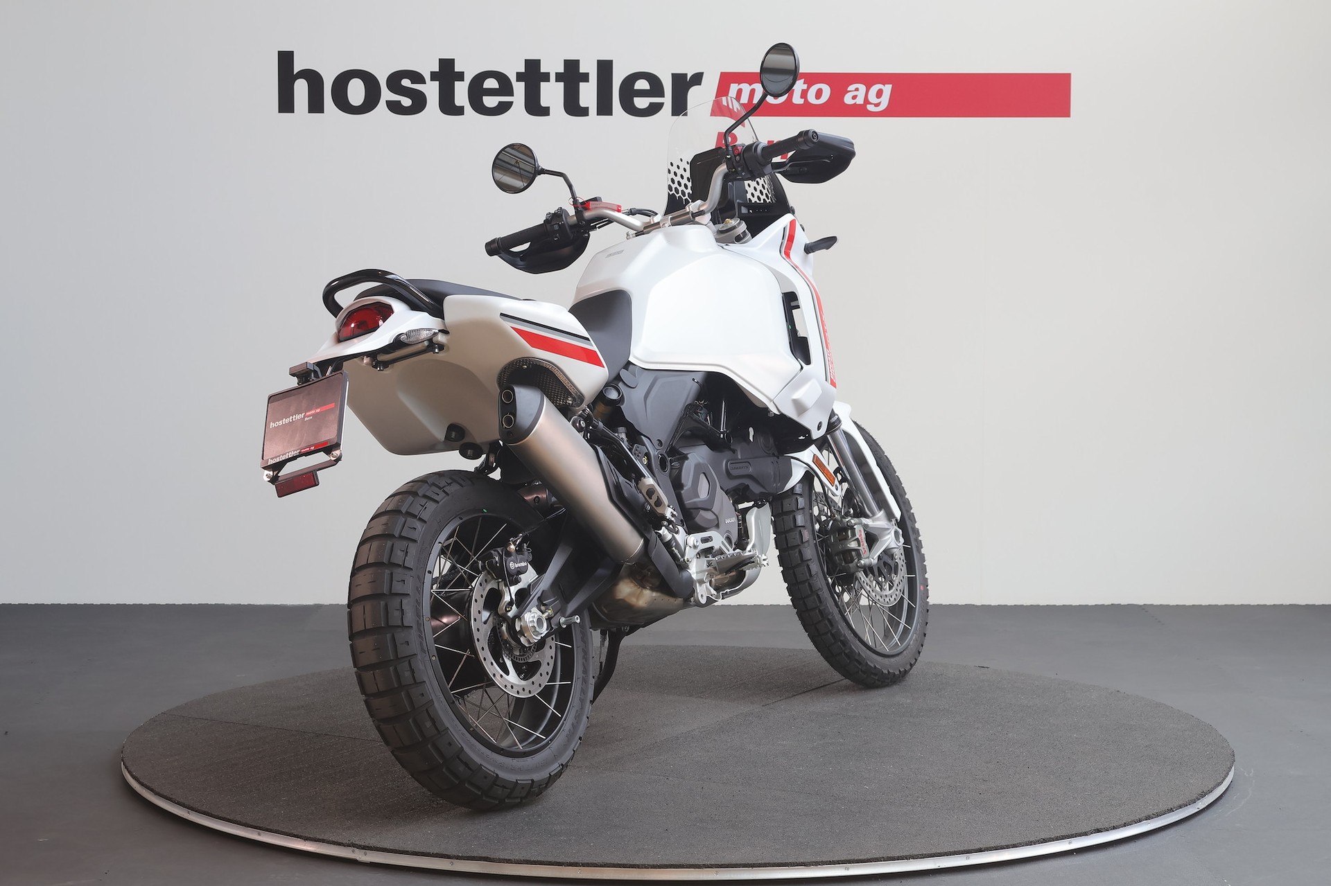 DUCATI Desert X mit Zusatztank-showroom-element-2