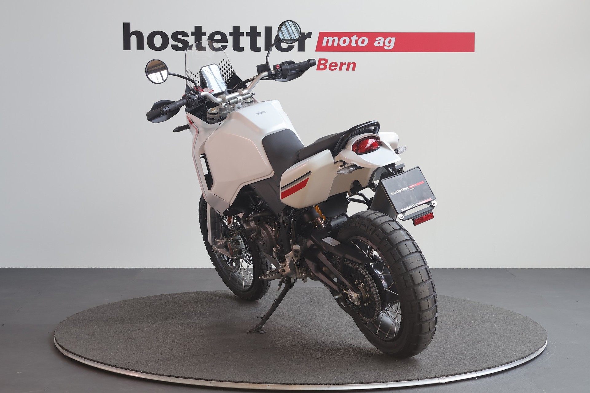 DUCATI Desert X mit Zusatztank-showroom-element-3