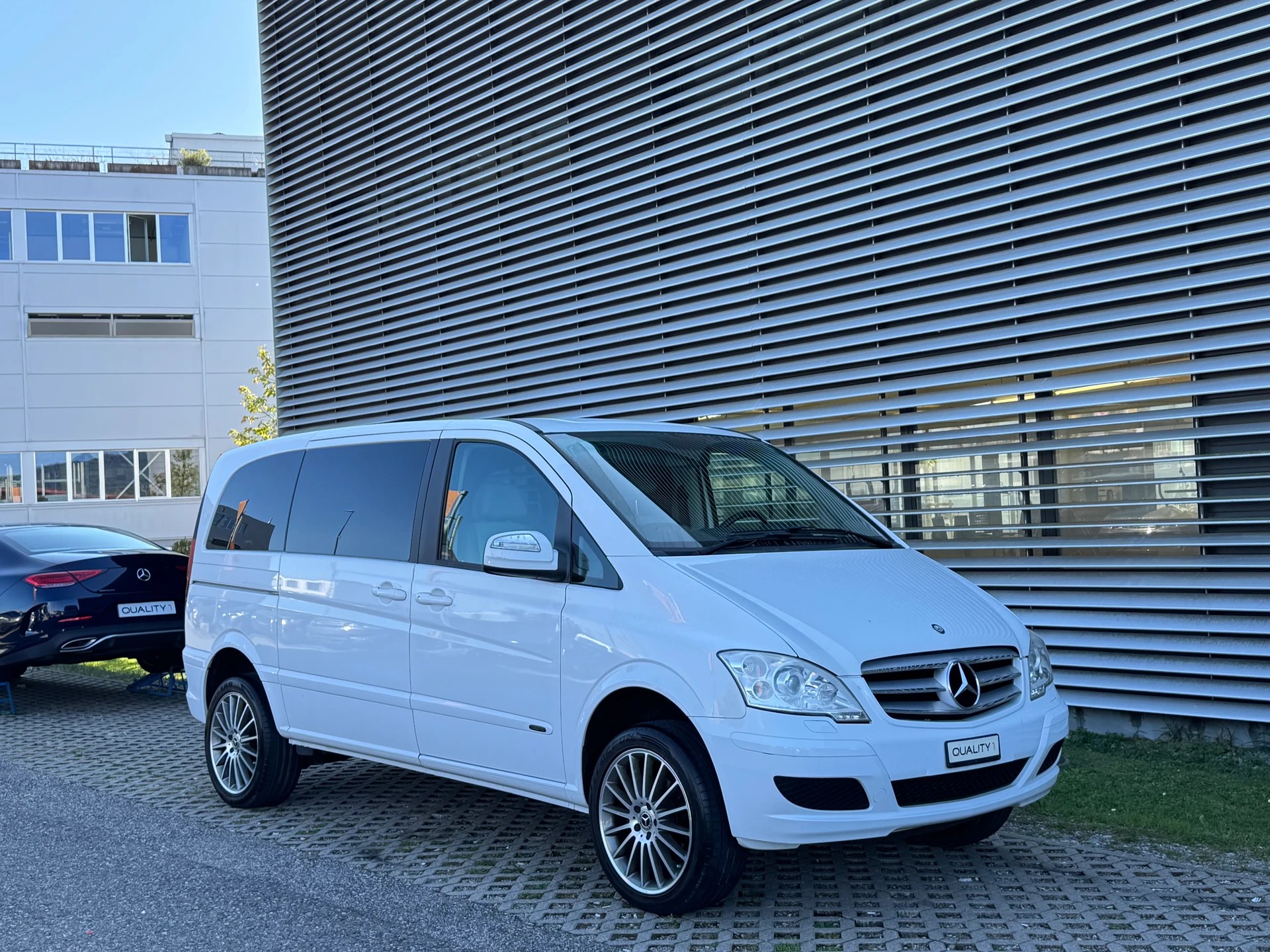 MERCEDES-BENZ Viano 2.2 CDI Blue Eff. Ambiente Ed. EL 4Matic A-image-1