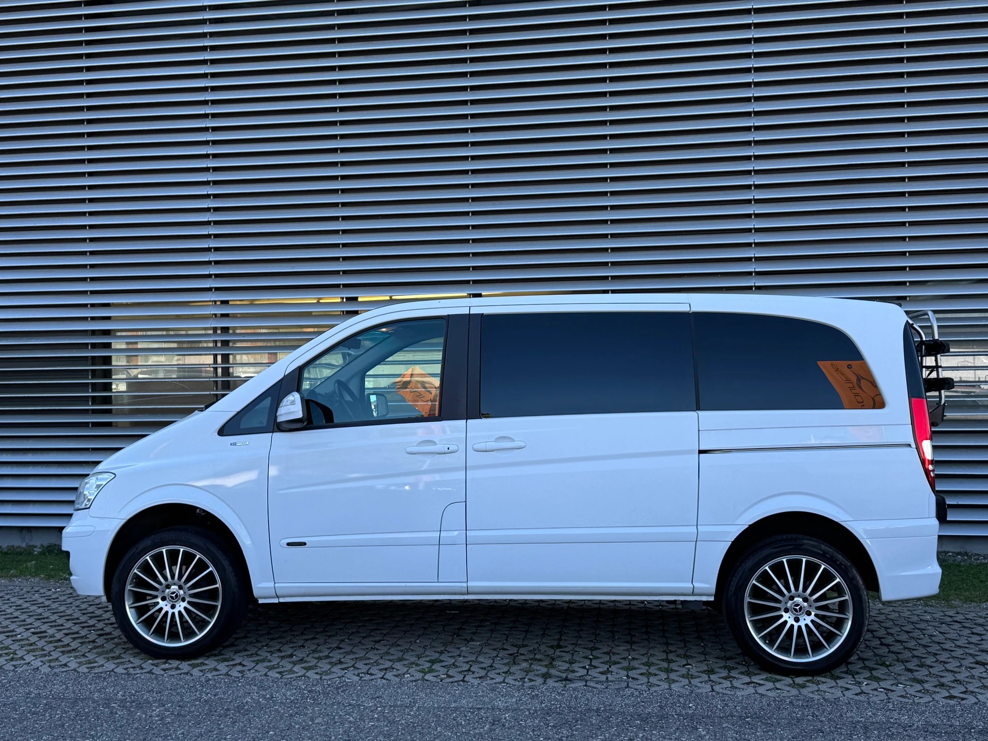MERCEDES-BENZ Viano 2.2 CDI Blue Eff. Ambiente Ed. EL 4Matic A-image-4