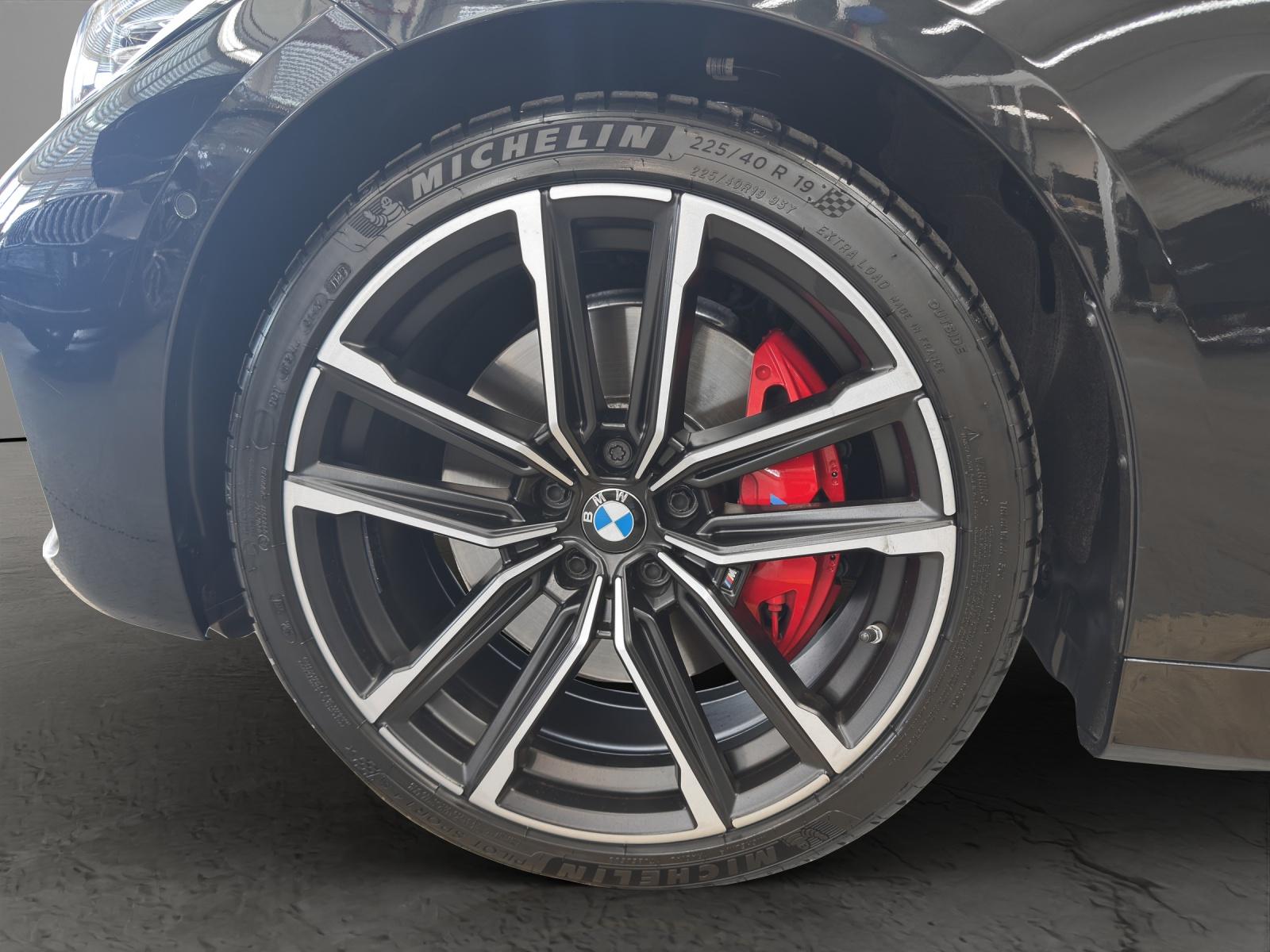 BMW M440i xDrive Cabrio-image-4