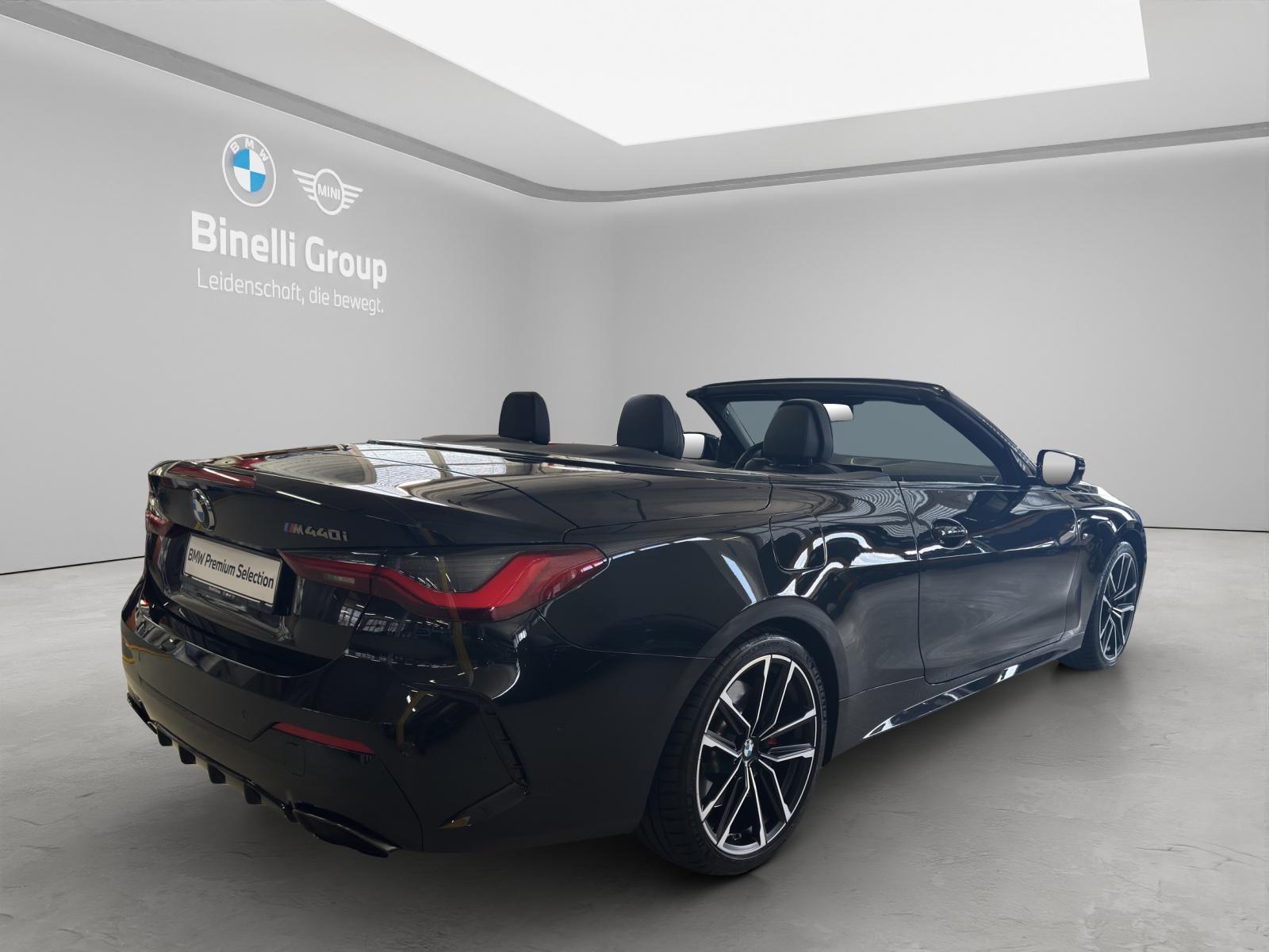 BMW M440i xDrive Cabrio-image-16