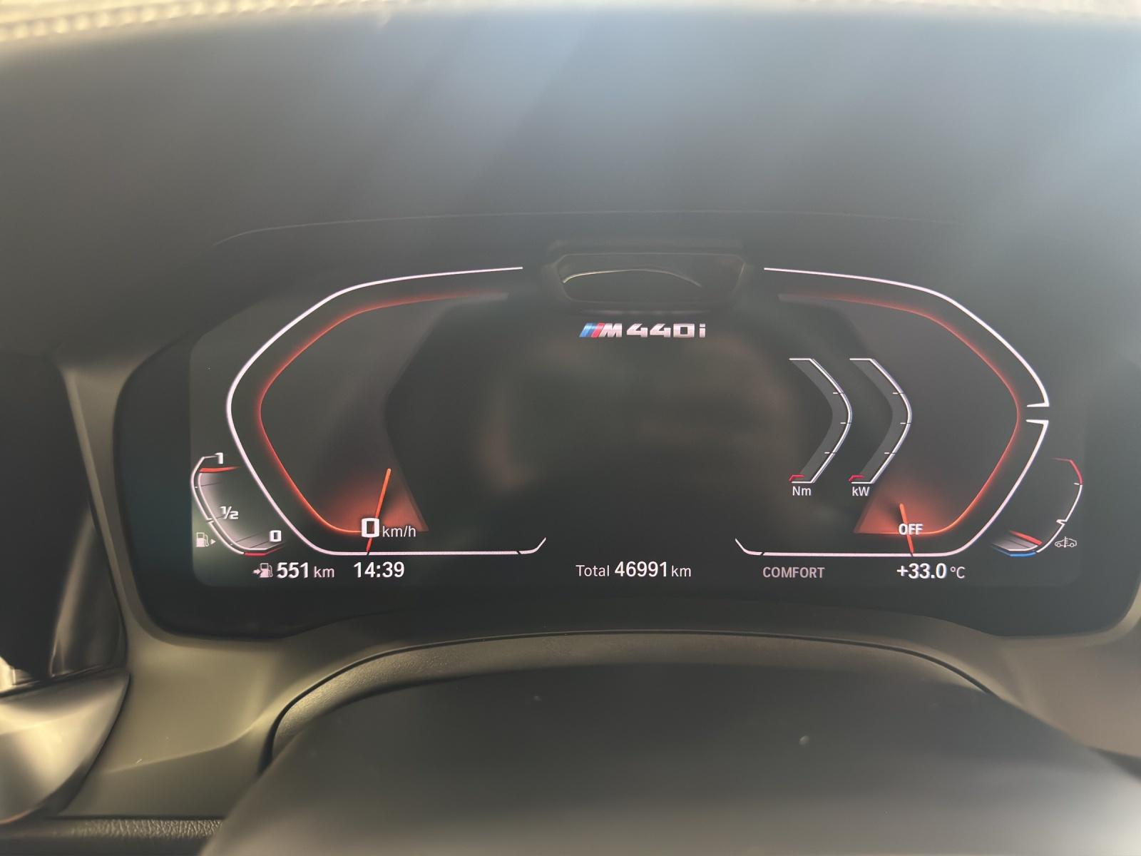 BMW M440i xDrive Cabrio-image-6