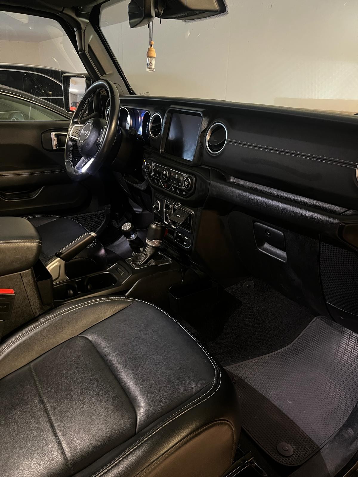 JEEP 2.0 Turbo 80th Anniversary Unlimited 4xe-image-4
