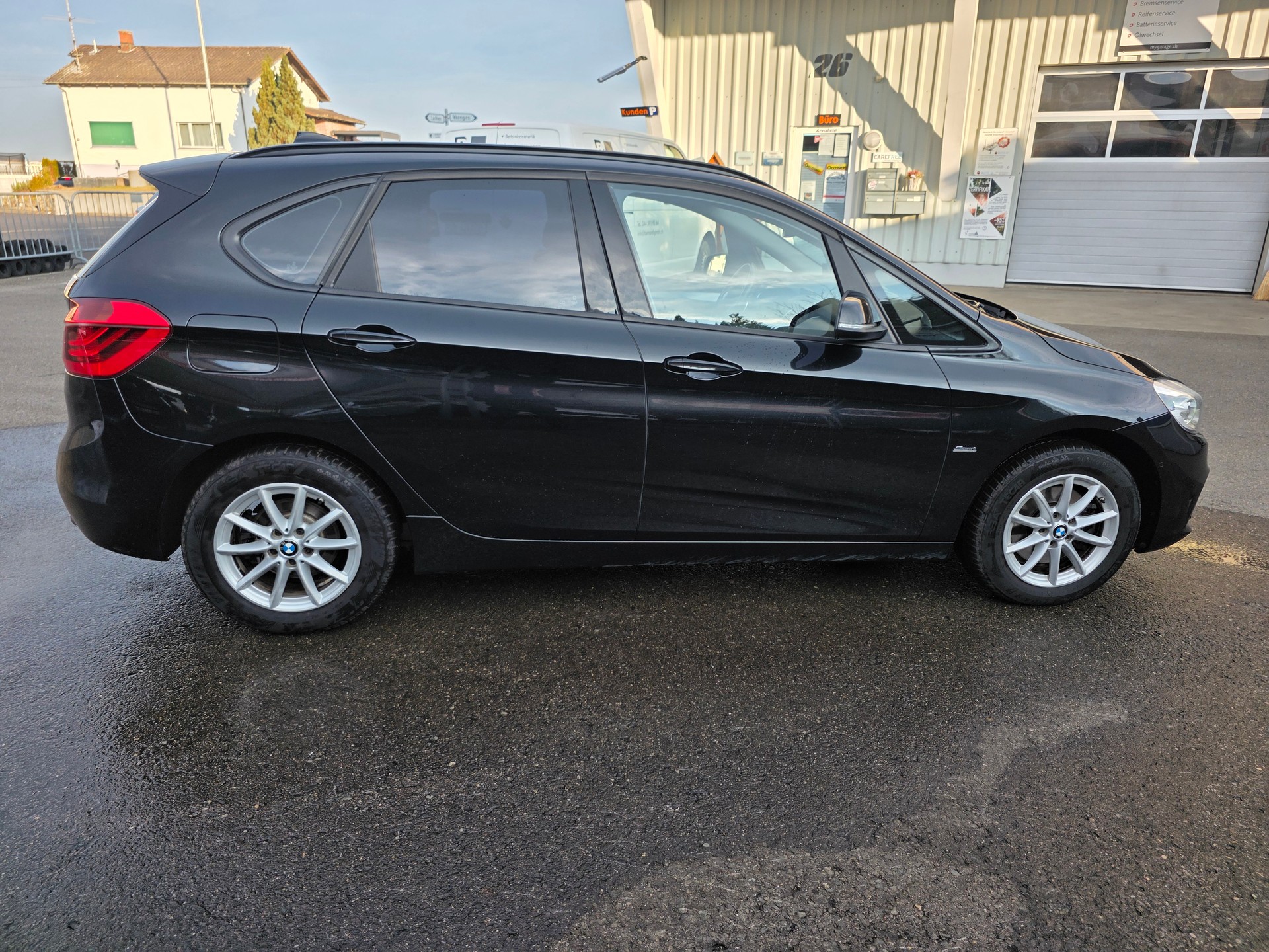 BMW 220d xDrive Active Tourer Sport Line Steptronic-image-4