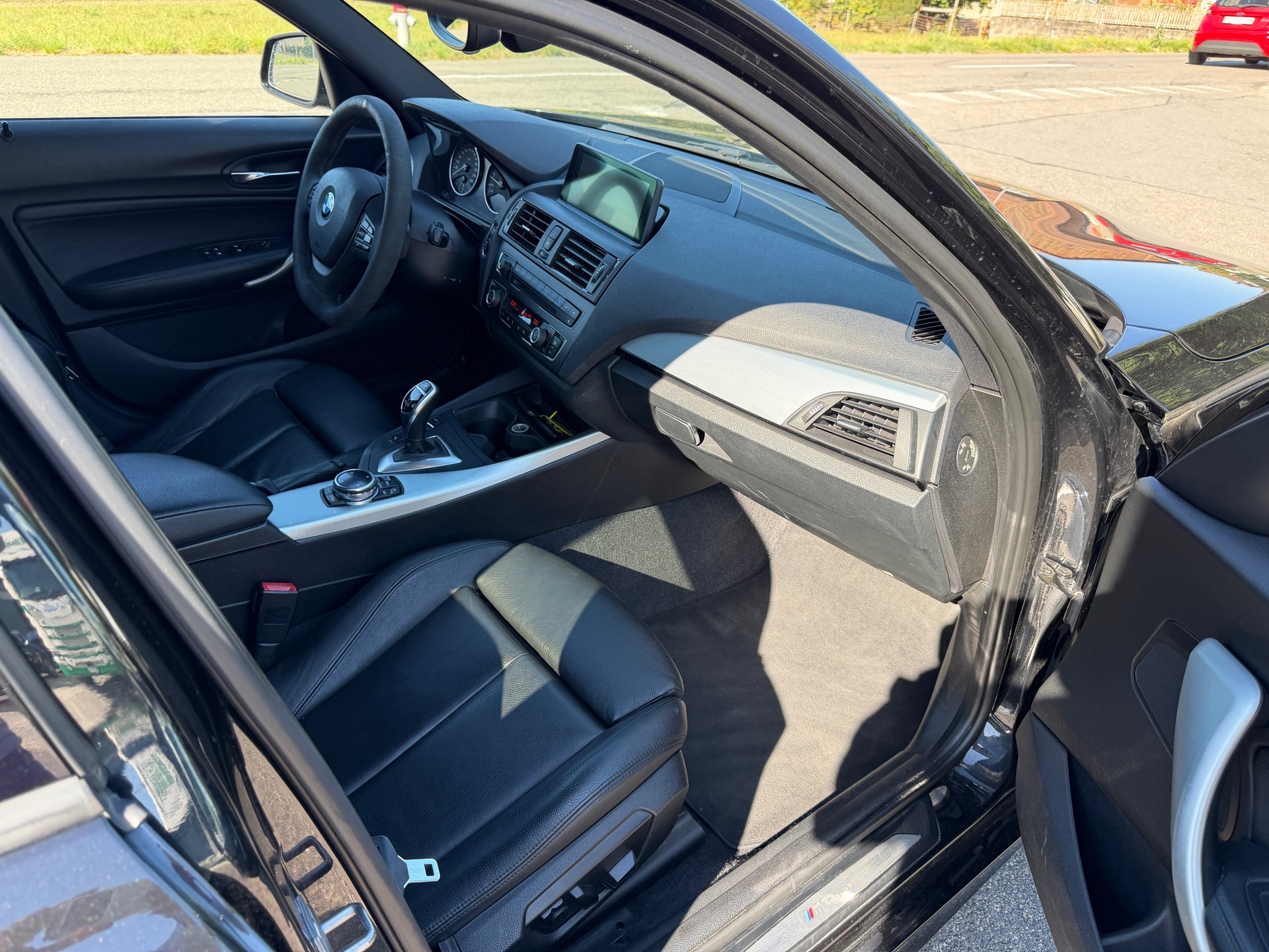 BMW M135i xDrive Steptronic-image-7