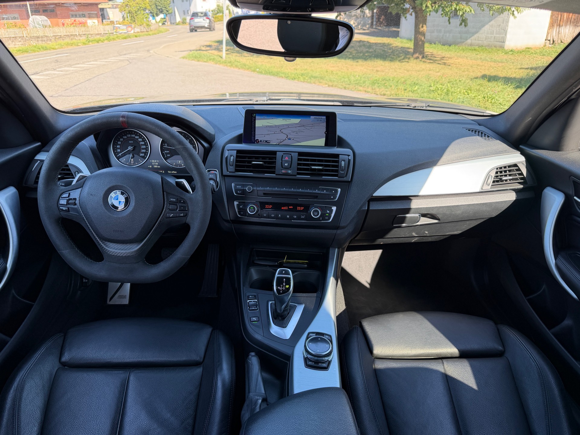 BMW M135i xDrive Steptronic-image-6