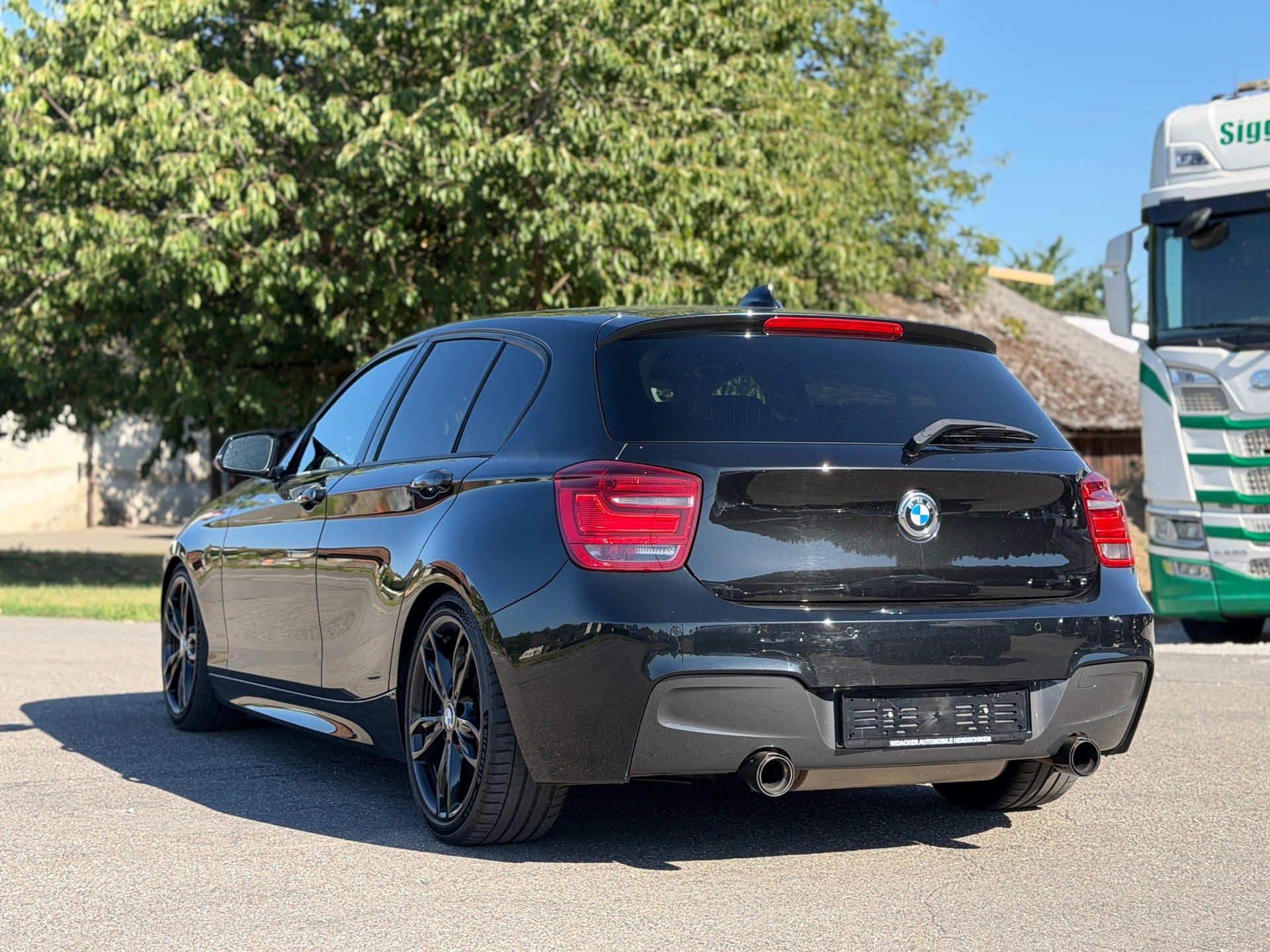 BMW M135i xDrive Steptronic-image-5