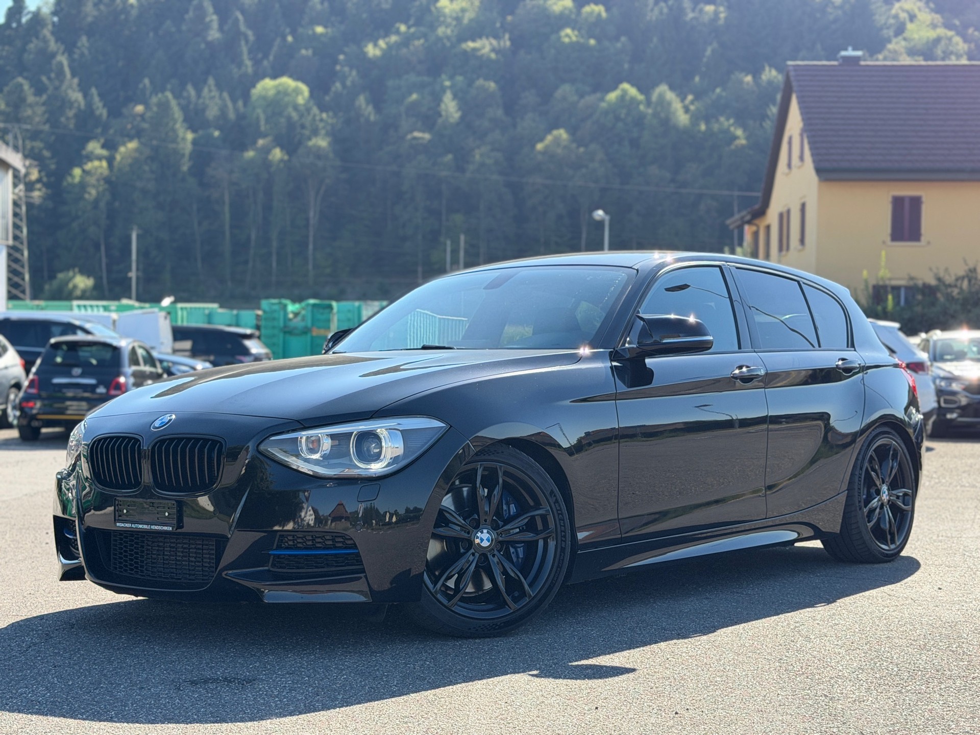 BMW M135i xDrive Steptronic-image-0
