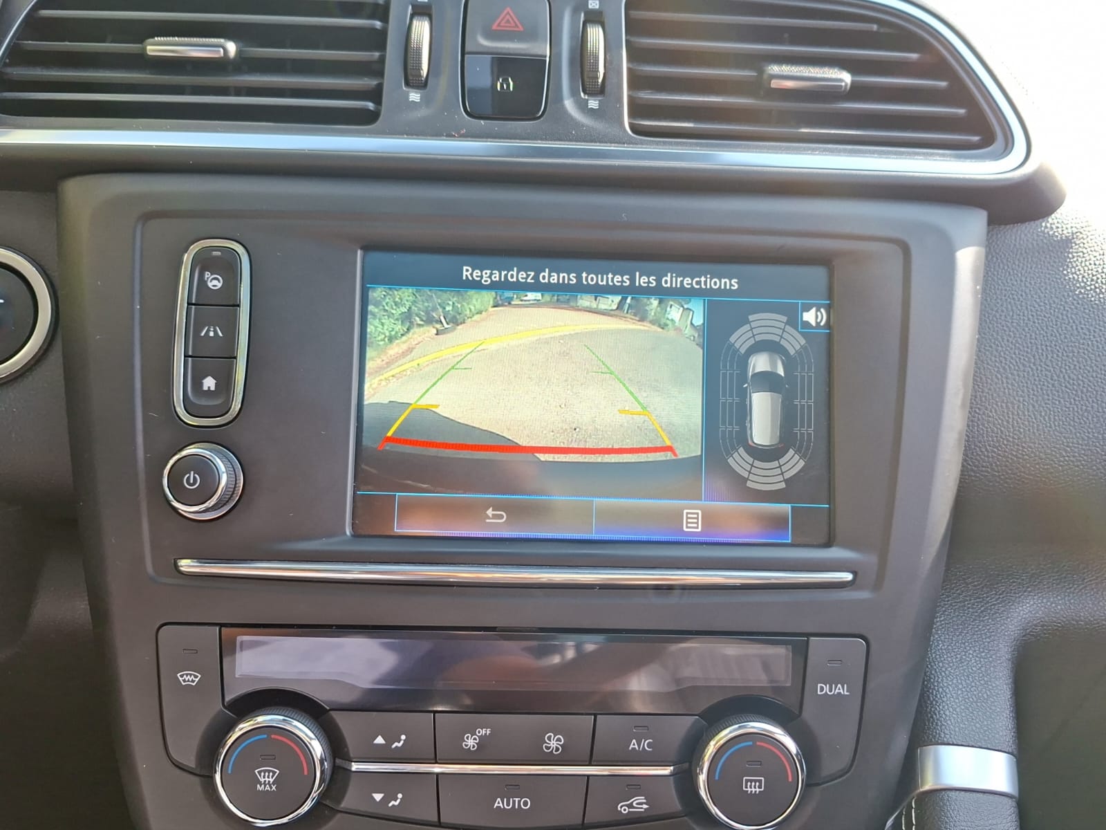 RENAULT Kadjar 1.2 16V Turbo Bose-image-17