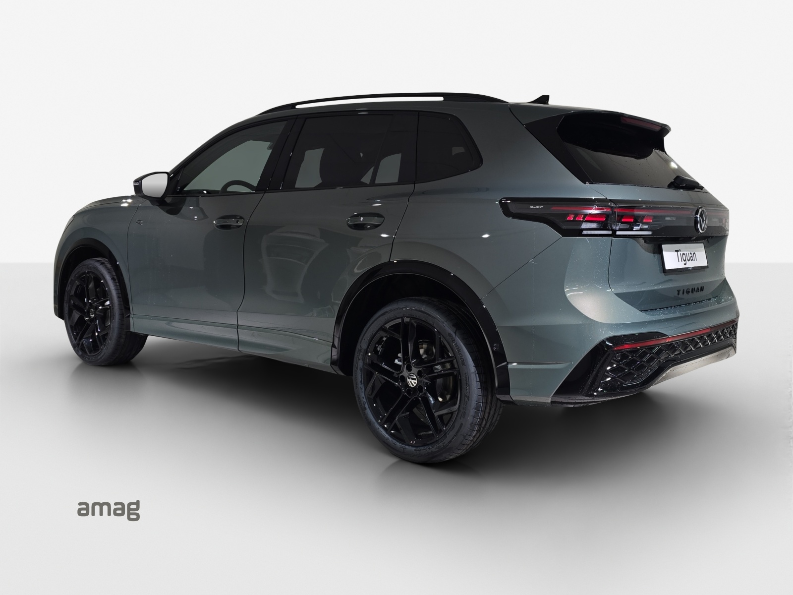 VW Tiguan R-Line UNITED 2.0TSI 204PS 4Motion-image-2