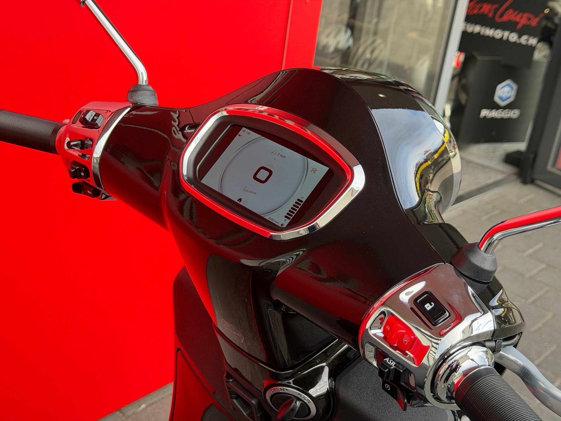 PIAGGIO Vespa GTS 125 Super RST Euro 5+ MY26-showroom-element-3