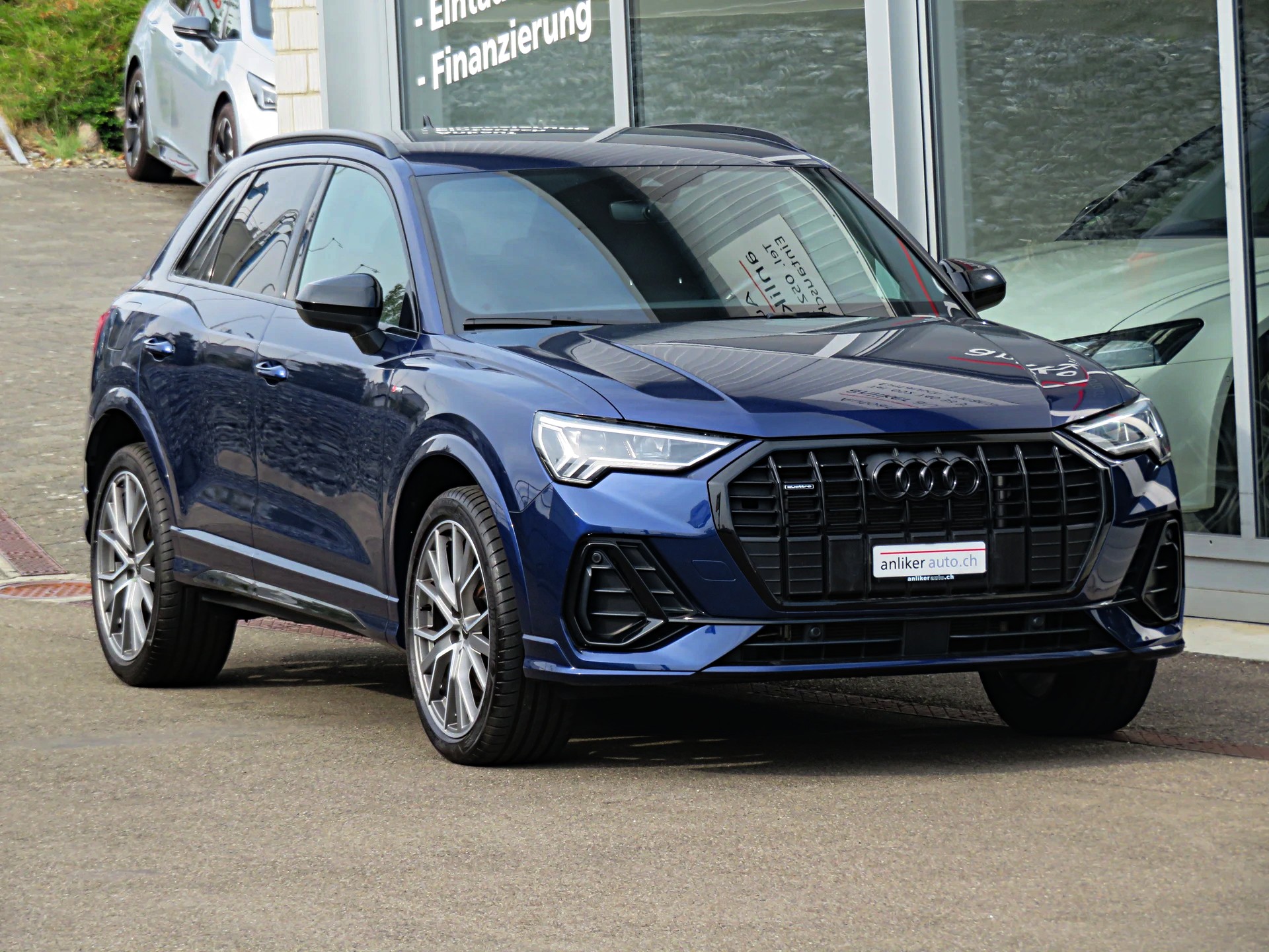 AUDI Q3 40 TFSI S line quattro S-tronic-image-0