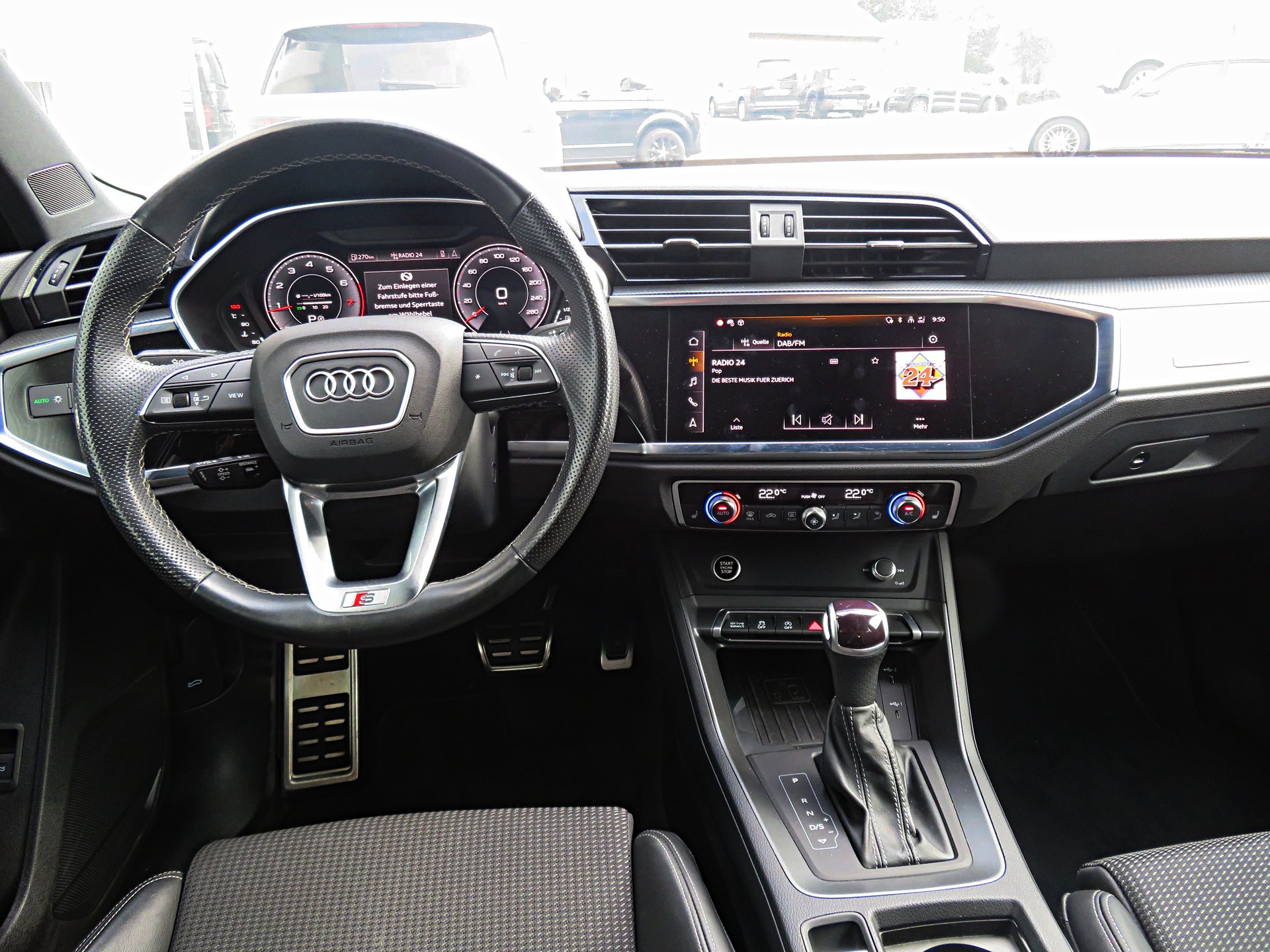 AUDI Q3 40 TFSI S line quattro S-tronic-image-4