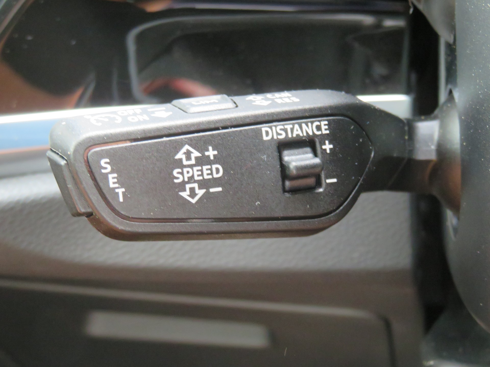 AUDI Q3 40 TFSI S line quattro S-tronic-image-5