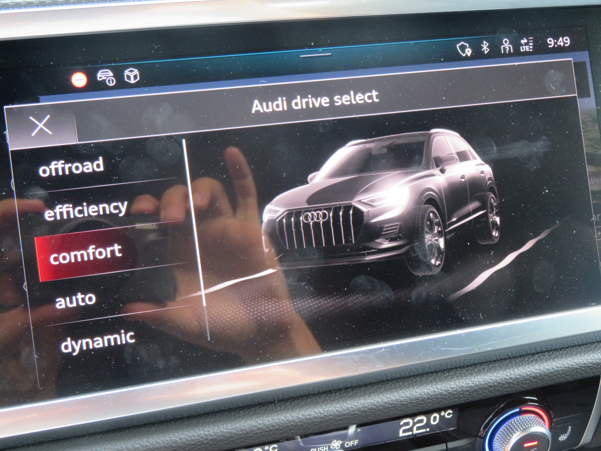 AUDI Q3 40 TFSI S line quattro S-tronic-image-10