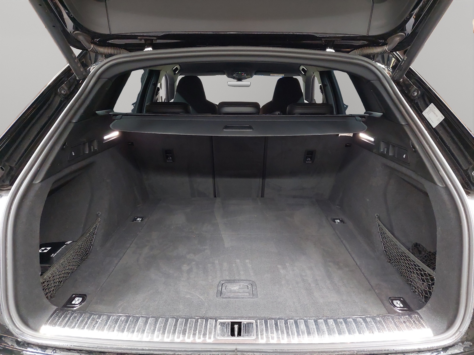 AUDI e-tron S quattro-image-10