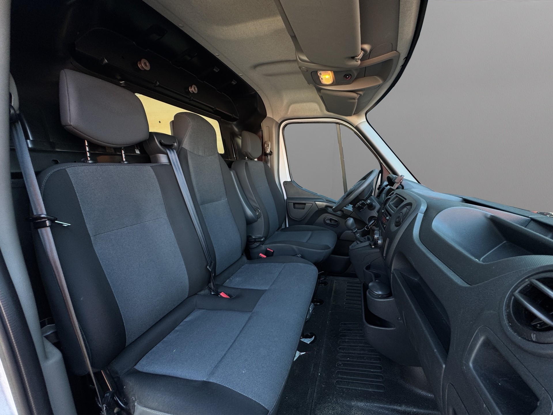 RENAULT Master T33 2.3dCi 130 L2H2 **Klima**3Sitzer**Mit Werkstatt-Einrichtung**-image-11