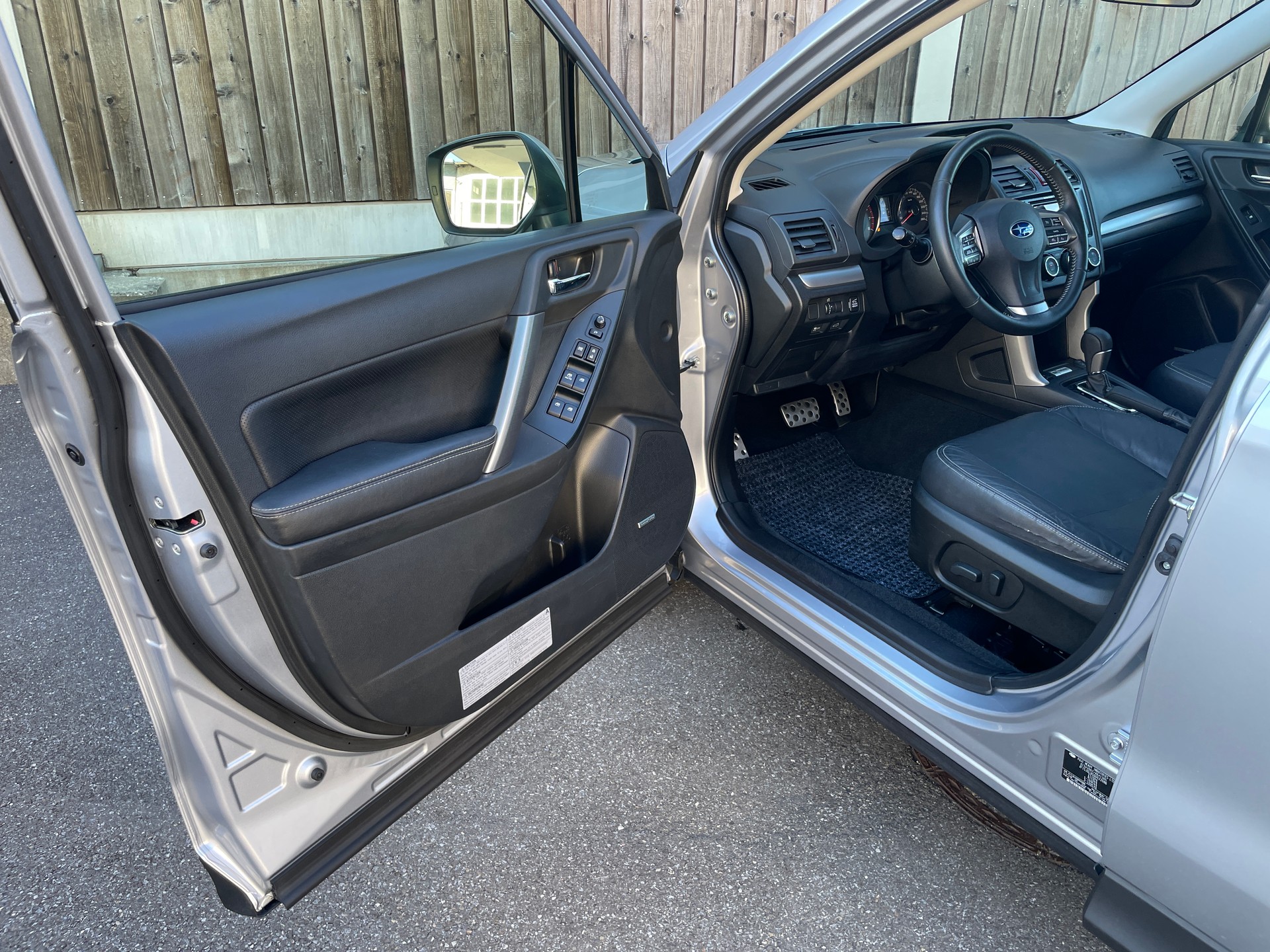 SUBARU Forester 2.0XT Luxury Lineartronic-image-10