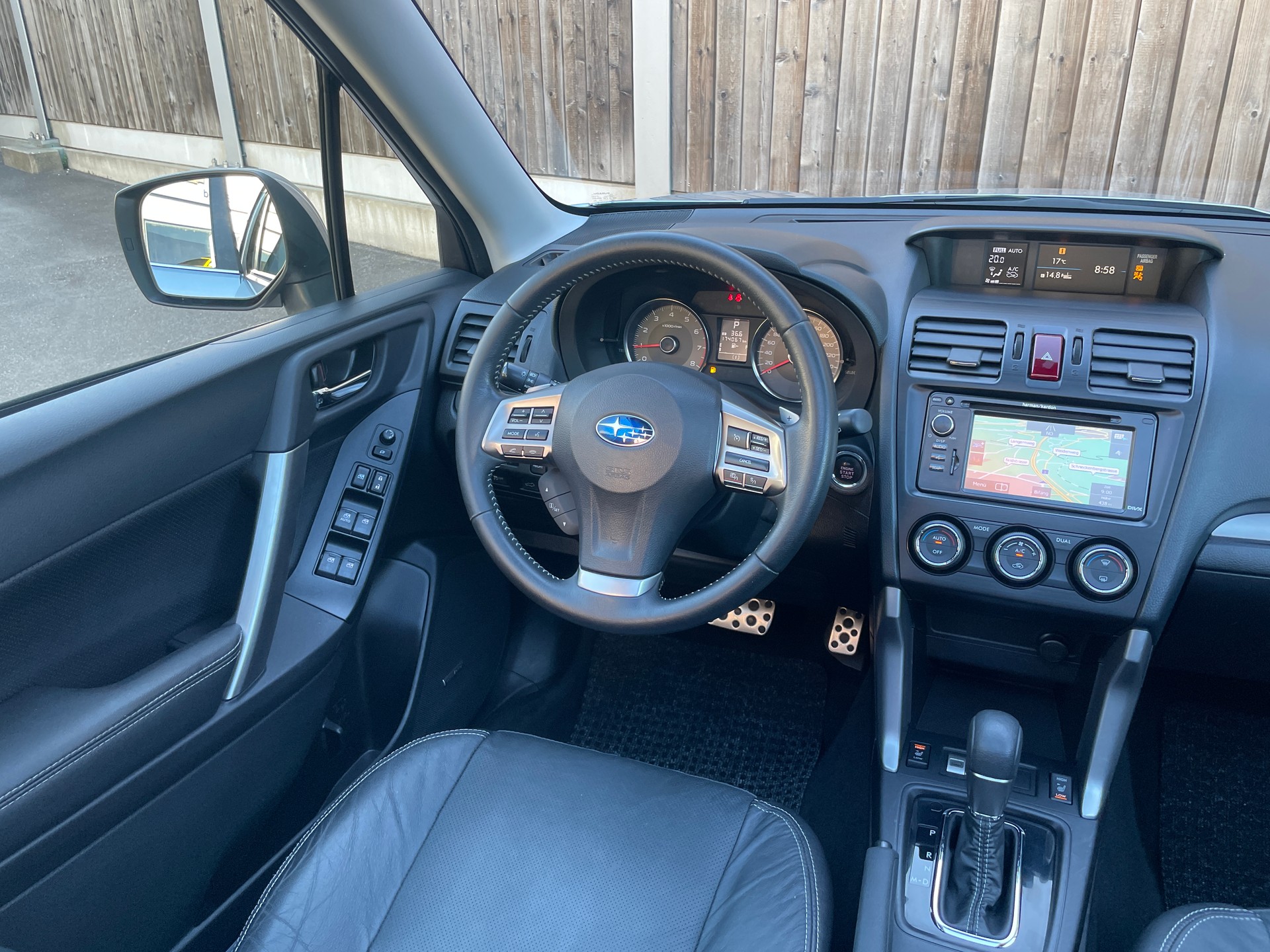 SUBARU Forester 2.0XT Luxury Lineartronic-image-13