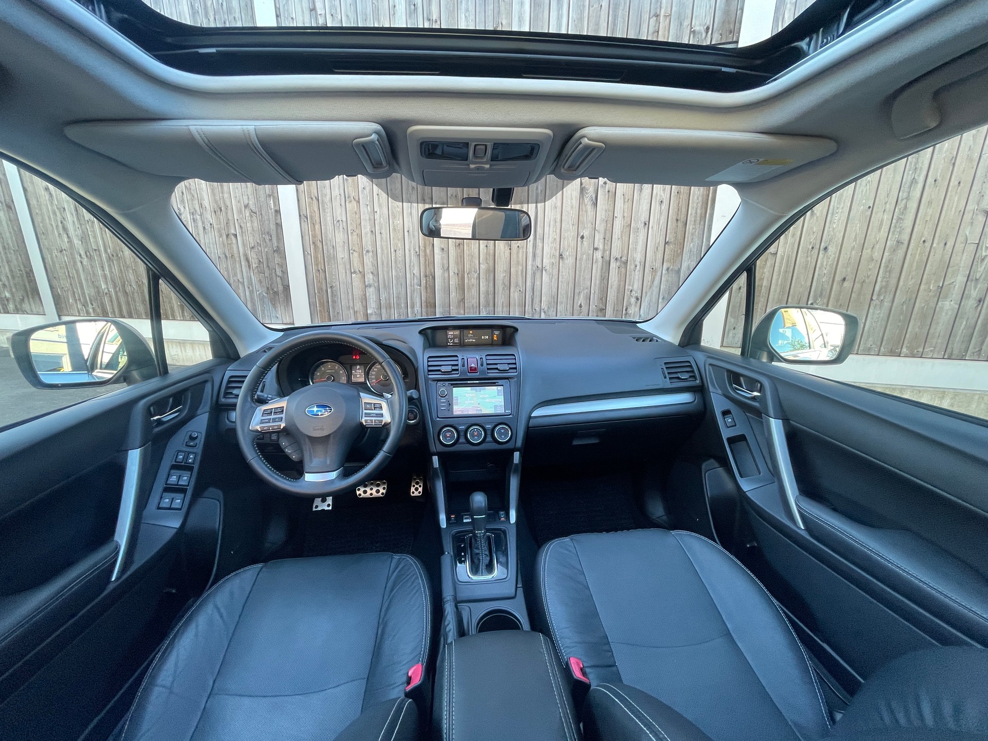 SUBARU Forester 2.0XT Luxury Lineartronic-image-14