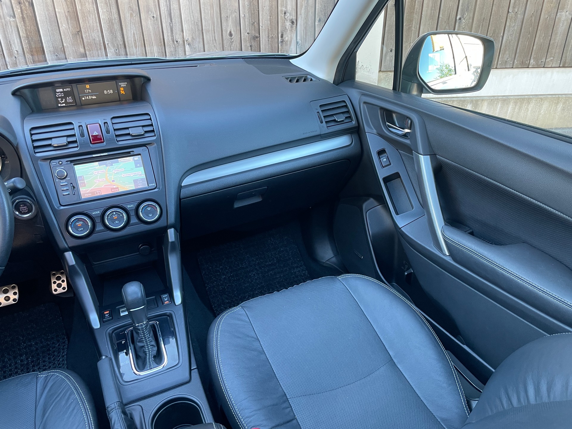 SUBARU Forester 2.0XT Luxury Lineartronic-image-15