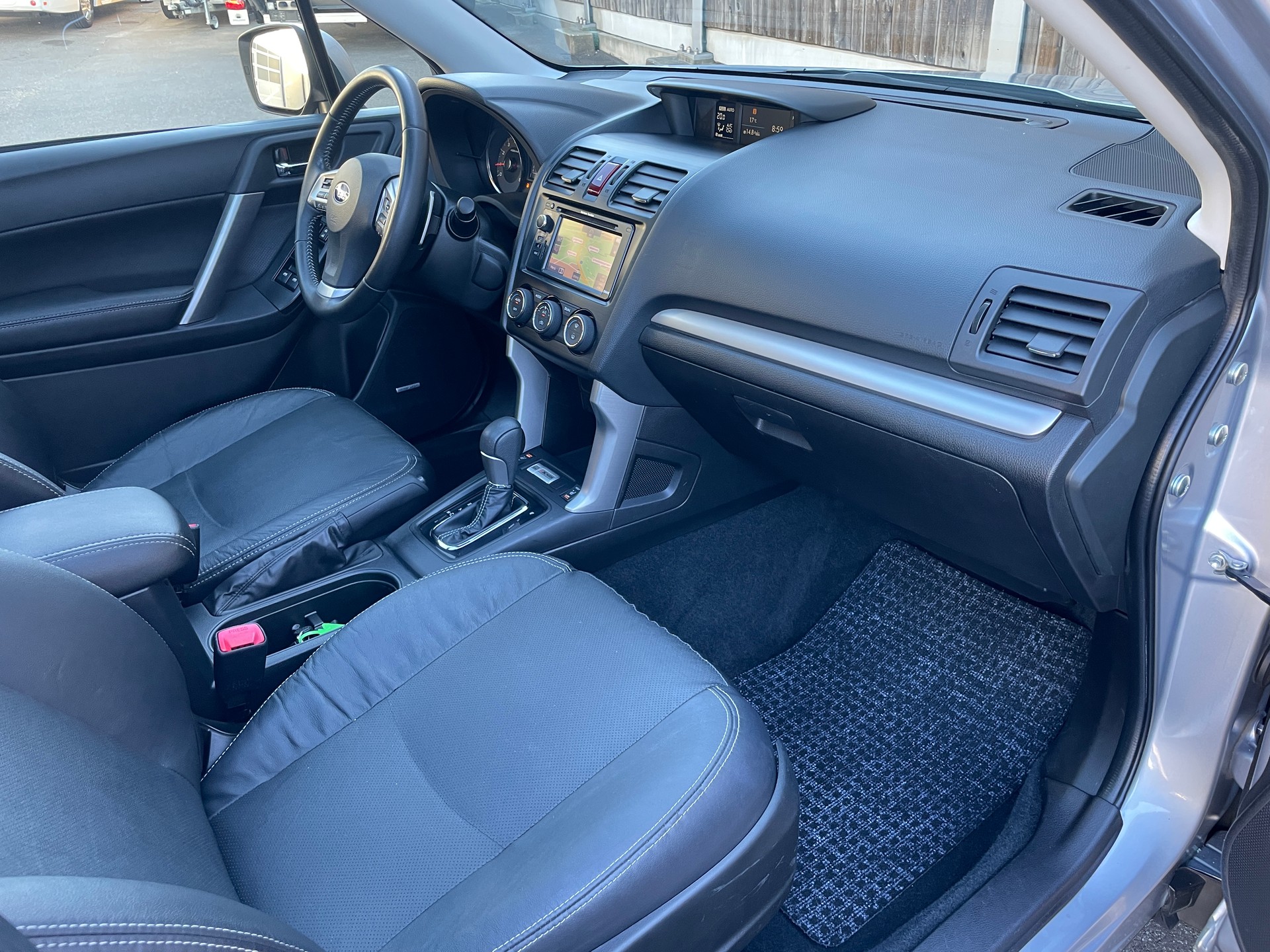 SUBARU Forester 2.0XT Luxury Lineartronic-image-16
