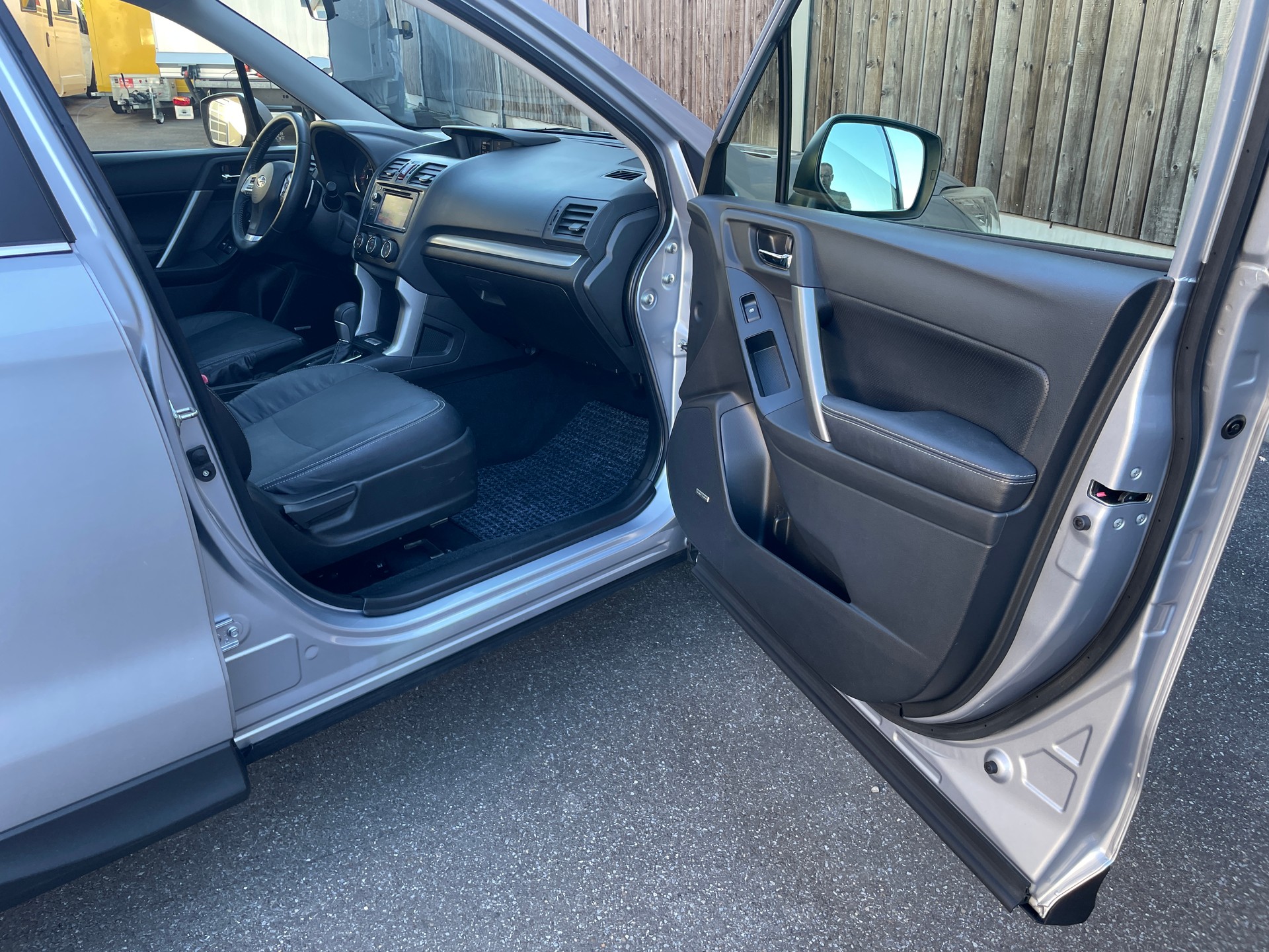 SUBARU Forester 2.0XT Luxury Lineartronic-image-18