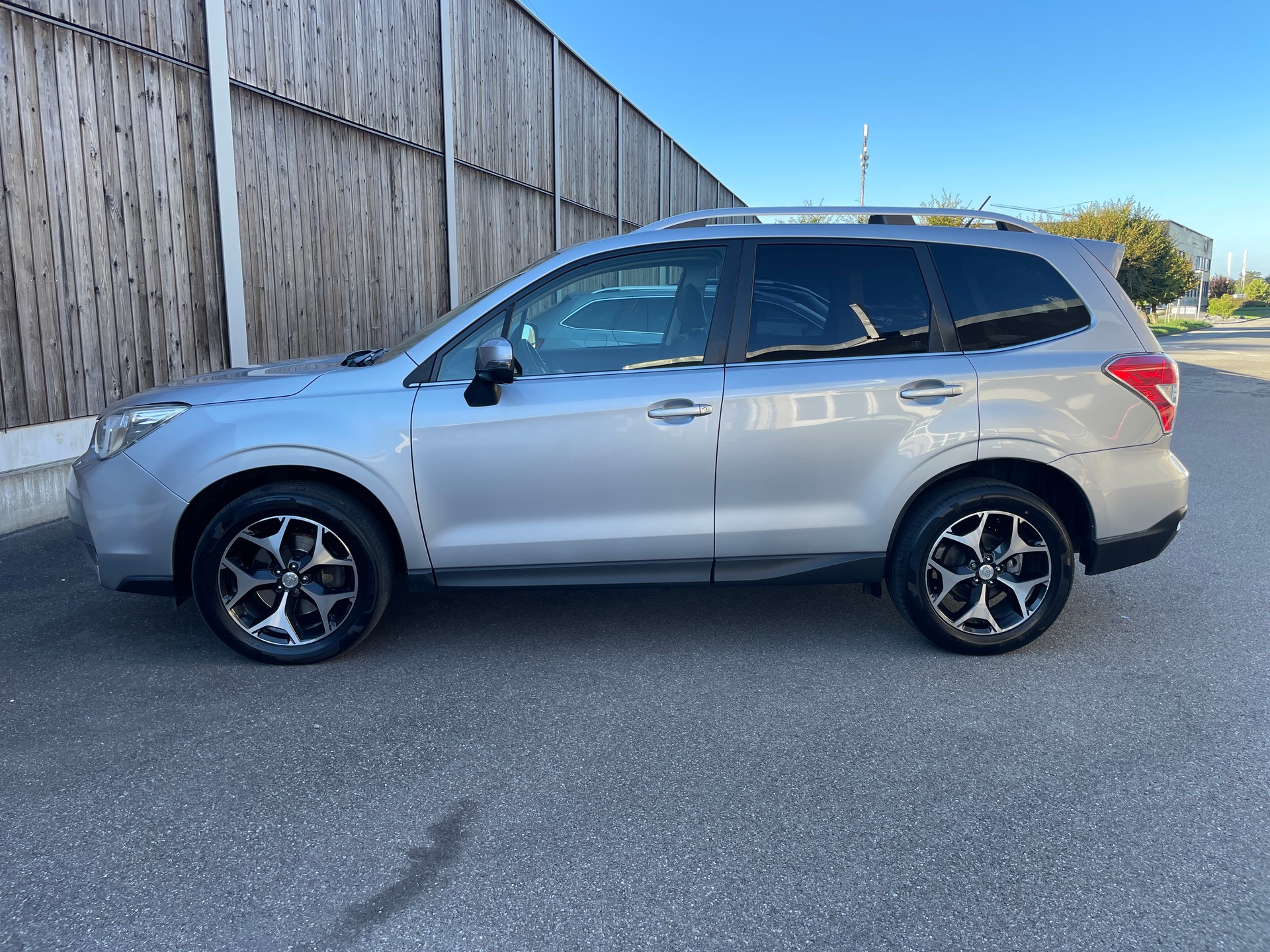 SUBARU Forester 2.0XT Luxury Lineartronic-image-3