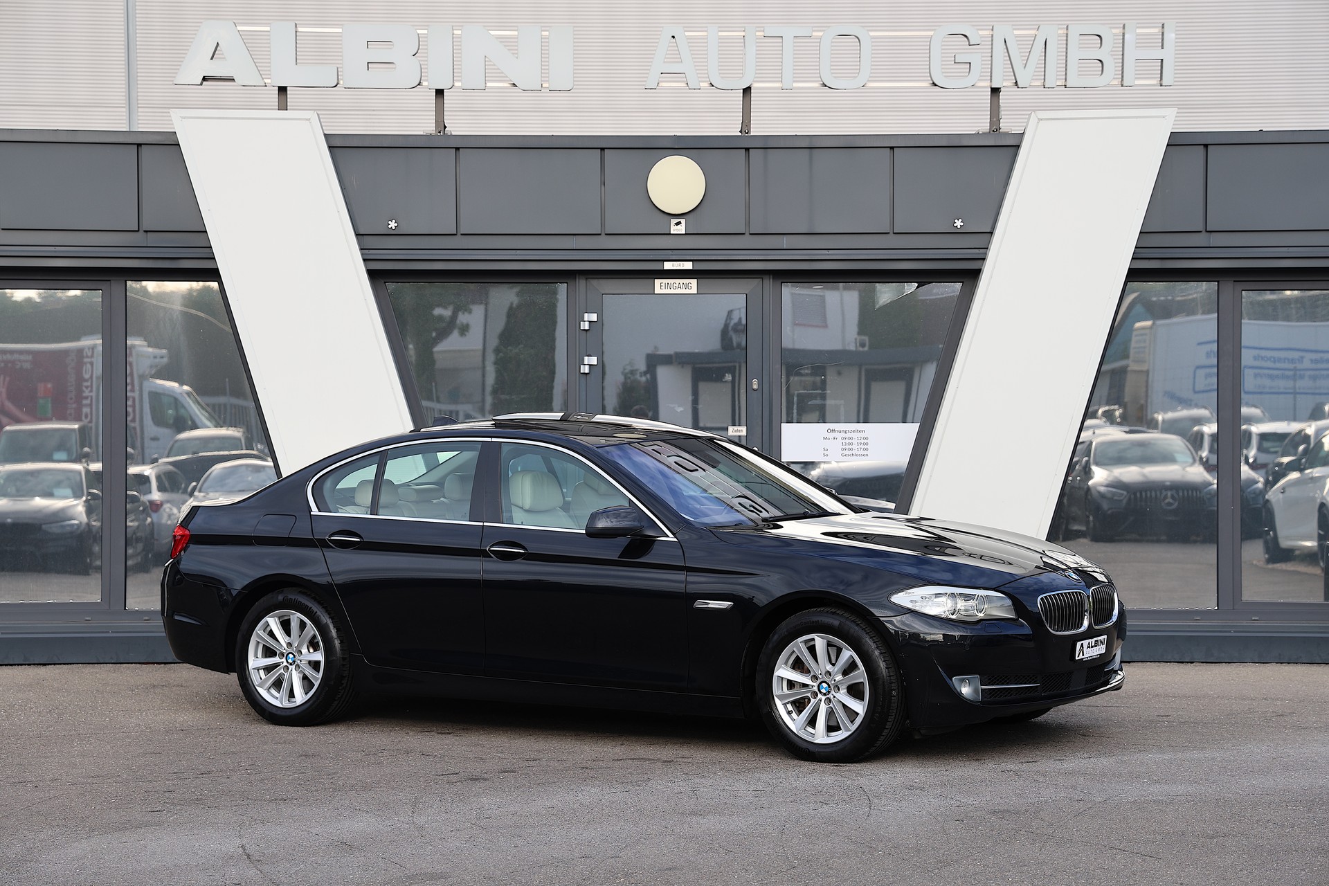 BMW 535i xDrive-showroom-element-1