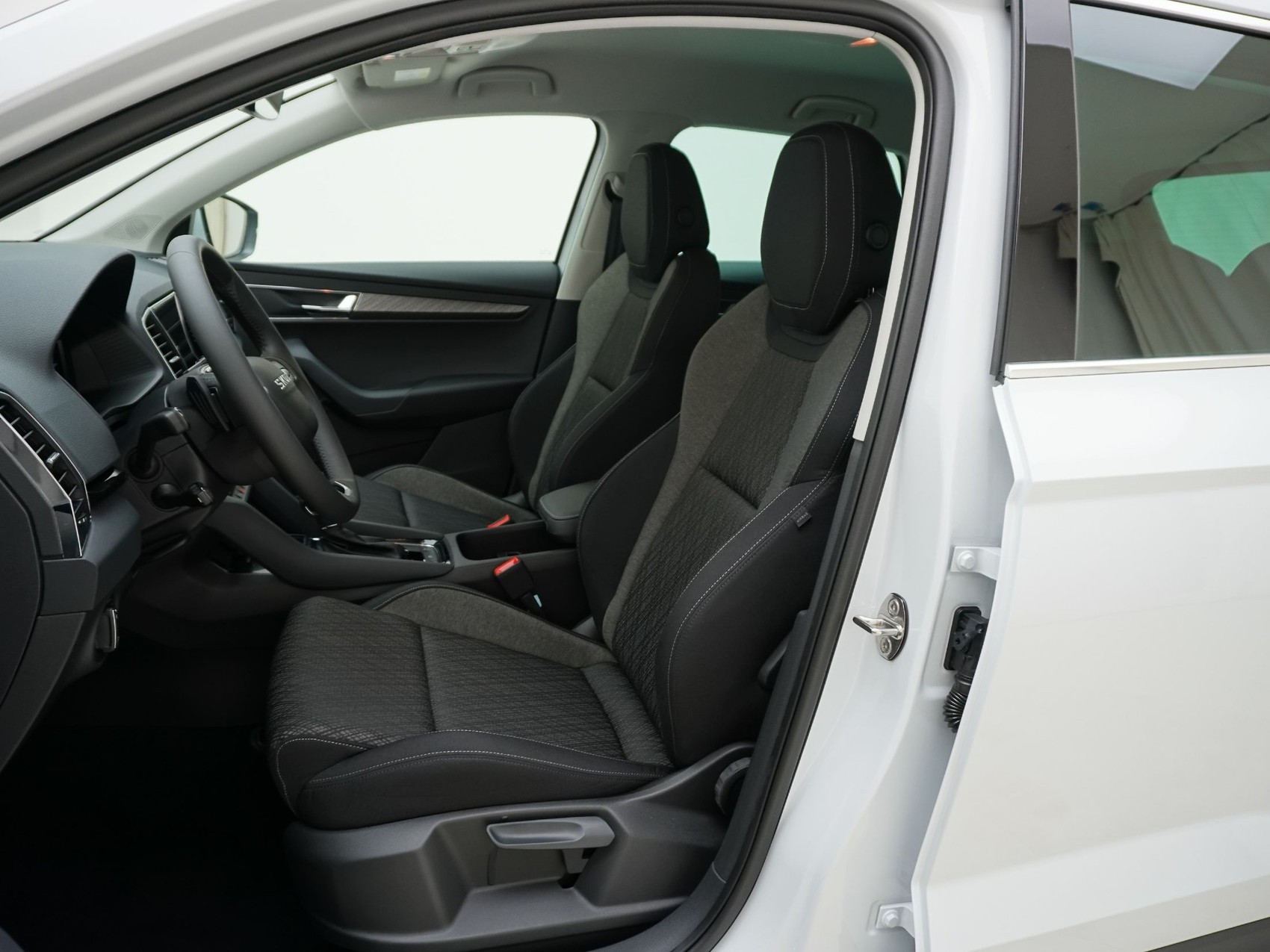 SKODA Karoq 2.0 TDI Selection-Lodge 4x4 DSG-image-9