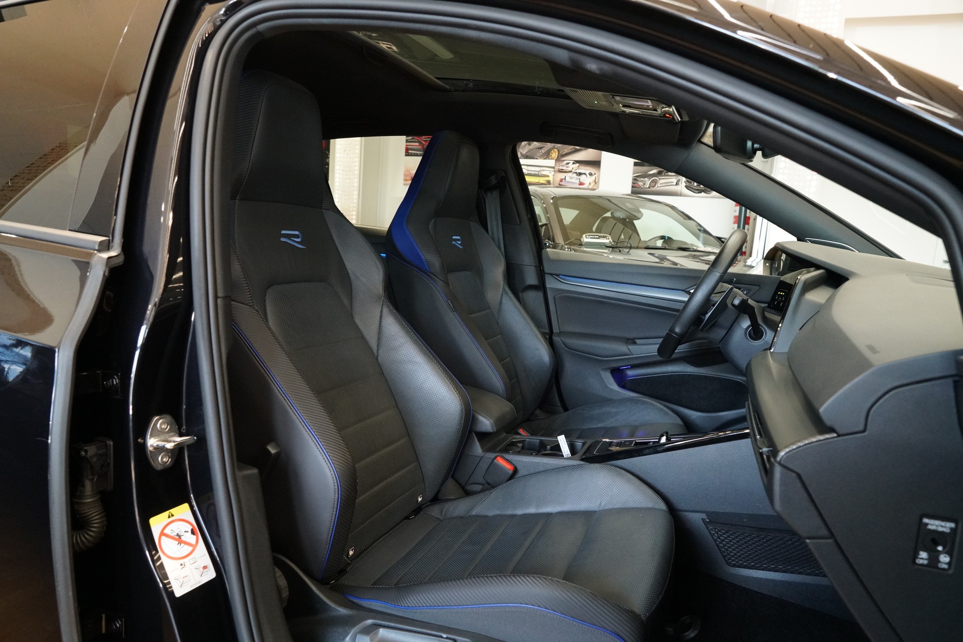 VW Golf 2.0 TSI R DSG 4Motion Akrapovič-image-24