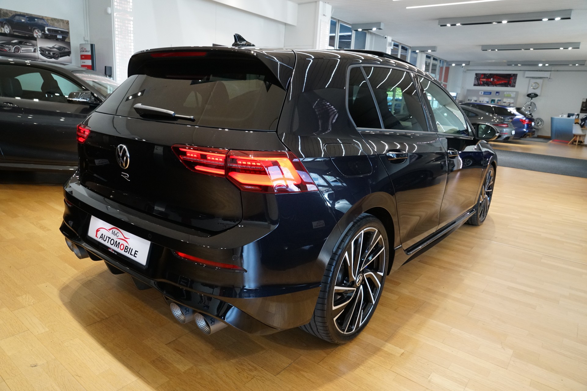 VW Golf 2.0 TSI R DSG 4Motion Akrapovič-image-6