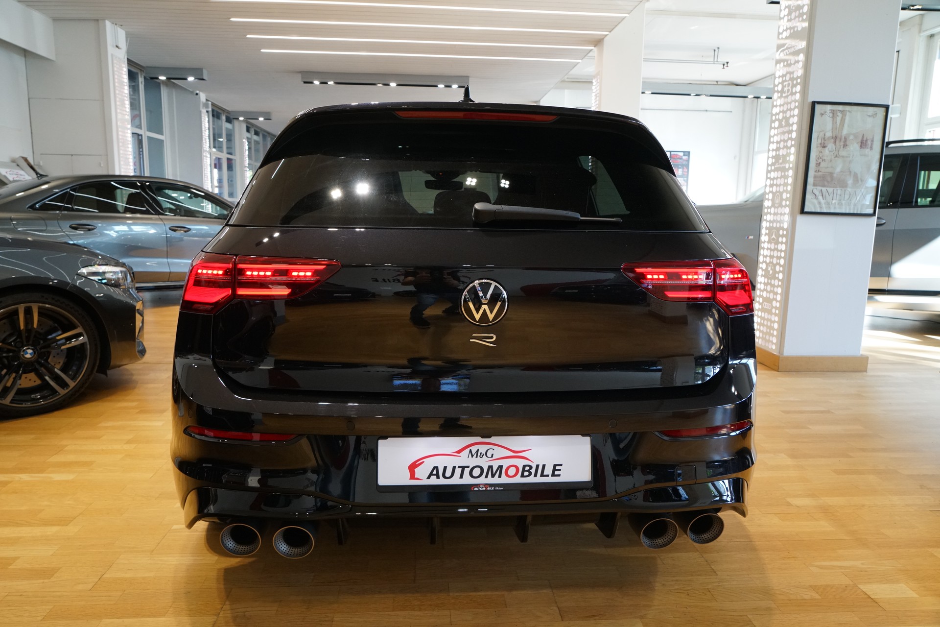 VW Golf 2.0 TSI R DSG 4Motion Akrapovič-image-5