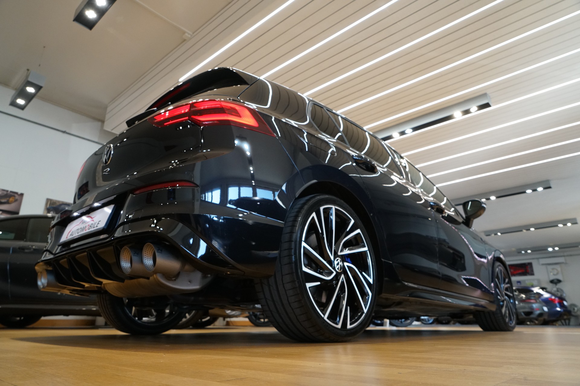VW Golf 2.0 TSI R DSG 4Motion Akrapovič-image-8