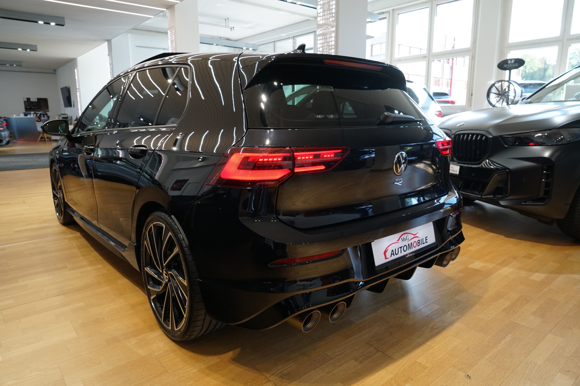 VW Golf 2.0 TSI R DSG 4Motion Akrapovič-image-4